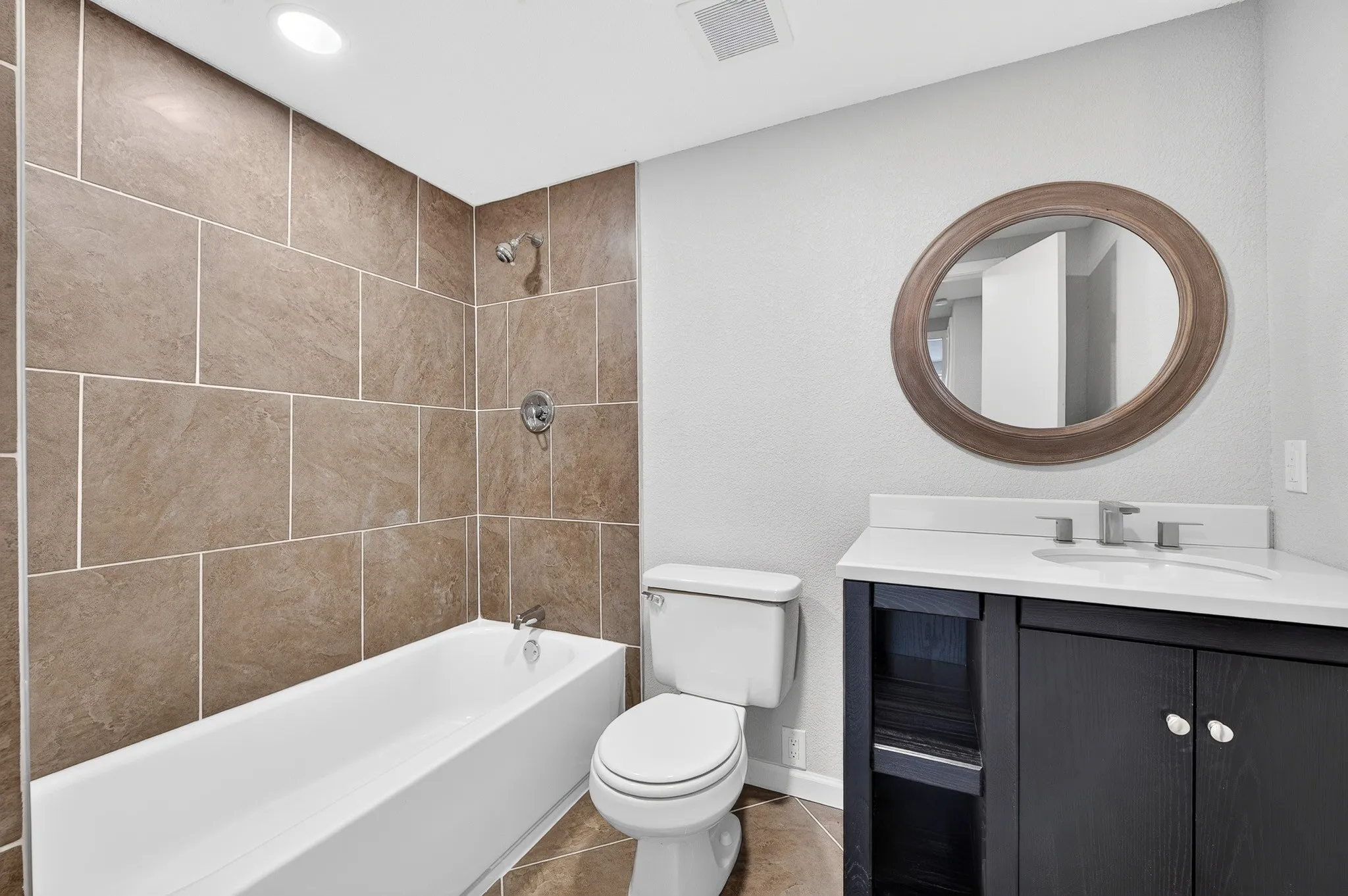 Single Family Residence For Sale in Dallas County , 1002 Hickory Street, Irving, Texas 75060, 4 Bedroom, 4 Bathroom, 2 Garage spaces, 2,272 Sqft, built in 1963, mls#21405861, Real Estate Agent in Irving, Homes For Sale in Dallas county, Homes For Sale in Irving, Realtor in Irving Texas, Real Estate Brokerage Independent Realty Texas, Luminita Cordes Realtor