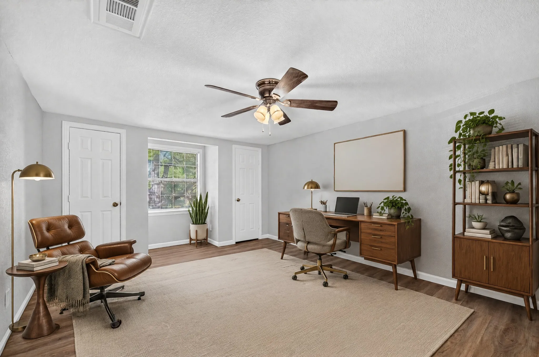 Single Family Residence For Sale in Dallas County , 1002 Hickory Street, Irving, Texas 75060, 4 Bedroom, 4 Bathroom, 2 Garage spaces, 2,272 Sqft, built in 1963, mls#21405861, Real Estate Agent in Irving, Homes For Sale in Dallas county, Homes For Sale in Irving, Realtor in Irving Texas, Real Estate Brokerage Independent Realty Texas, Luminita Cordes Realtor