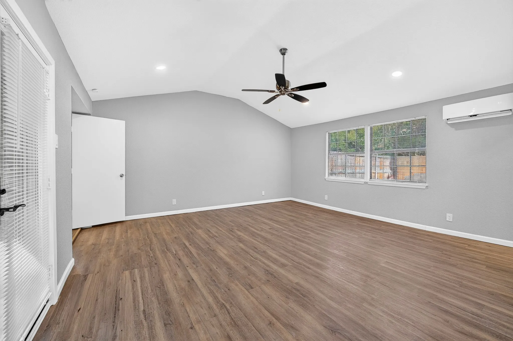 Single Family Residence For Sale in Dallas County , 1002 Hickory Street, Irving, Texas 75060, 4 Bedroom, 4 Bathroom, 2 Garage spaces, 2,272 Sqft, built in 1963, mls#21405861, Real Estate Agent in Irving, Homes For Sale in Dallas county, Homes For Sale in Irving, Realtor in Irving Texas, Real Estate Brokerage Independent Realty Texas, Luminita Cordes Realtor