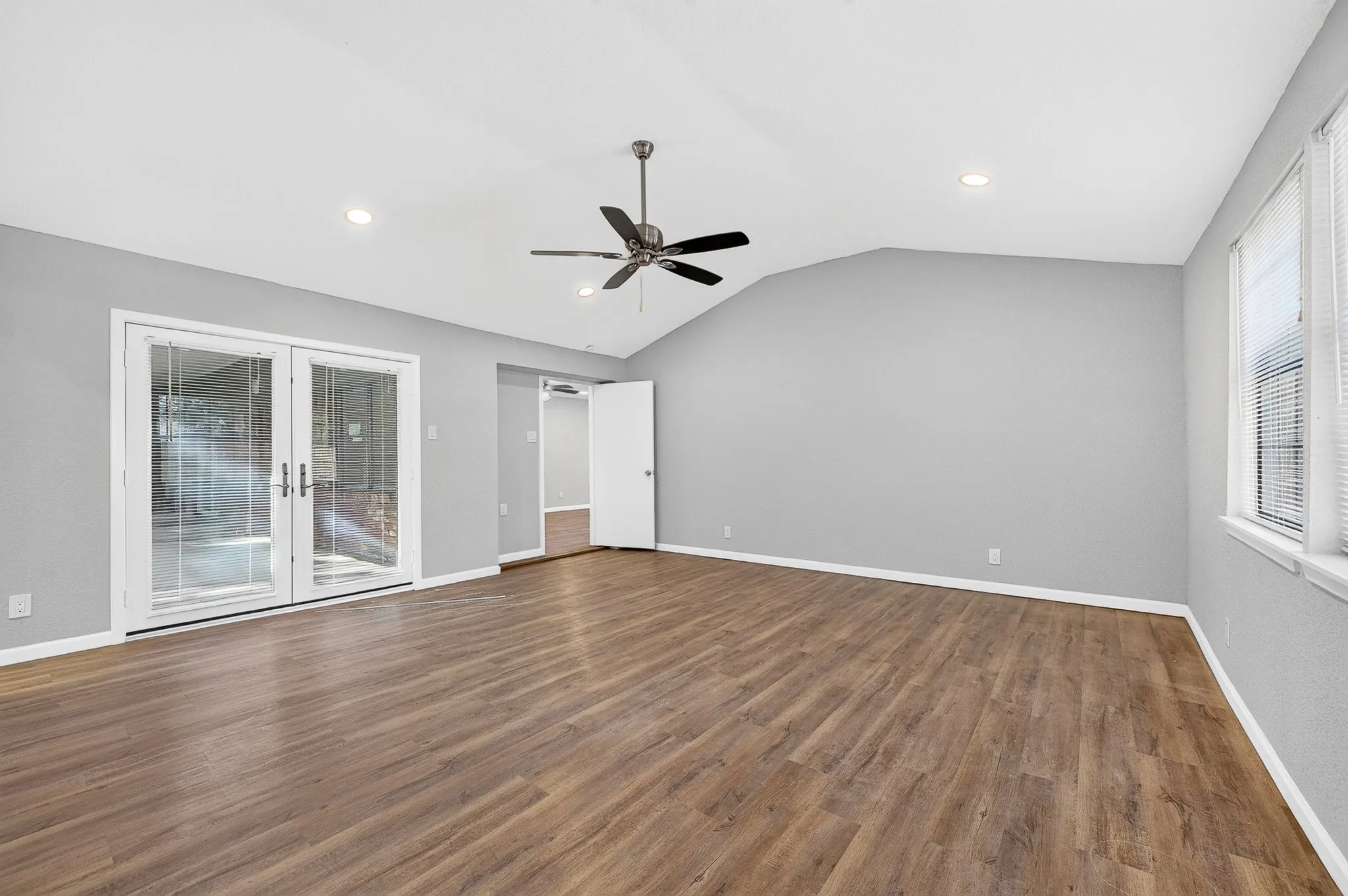 Single Family Residence For Sale in Dallas County , 1002 Hickory Street, Irving, Texas 75060, 4 Bedroom, 4 Bathroom, 2 Garage spaces, 2,272 Sqft, built in 1963, mls#21405861, Real Estate Agent in Irving, Homes For Sale in Dallas county, Homes For Sale in Irving, Realtor in Irving Texas, Real Estate Brokerage Independent Realty Texas, Luminita Cordes Realtor