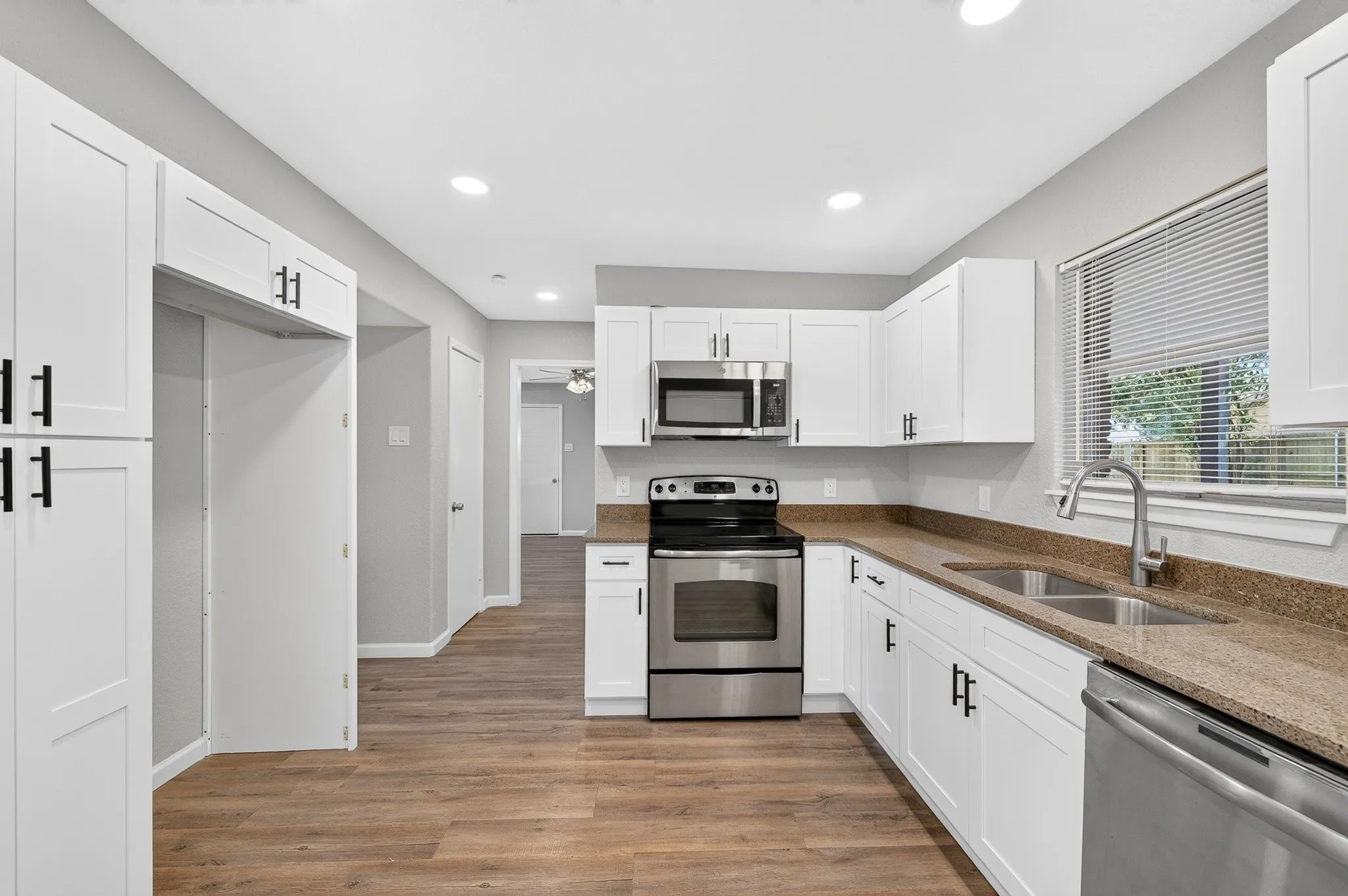 Single Family Residence For Sale in Dallas County , 1002 Hickory Street, Irving, Texas 75060, 4 Bedroom, 4 Bathroom, 2 Garage spaces, 2,272 Sqft, built in 1963, mls#21405861, Real Estate Agent in Irving, Homes For Sale in Dallas county, Homes For Sale in Irving, Realtor in Irving Texas, Real Estate Brokerage Independent Realty Texas, Luminita Cordes Realtor