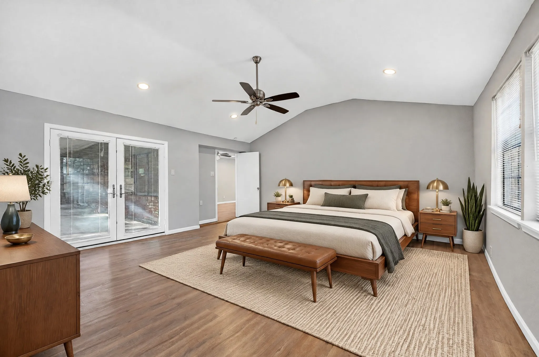 Single Family Residence For Sale in Dallas County , 1002 Hickory Street, Irving, Texas 75060, 4 Bedroom, 4 Bathroom, 2 Garage spaces, 2,272 Sqft, built in 1963, mls#21405861, Real Estate Agent in Irving, Homes For Sale in Dallas county, Homes For Sale in Irving, Realtor in Irving Texas, Real Estate Brokerage Independent Realty Texas, Luminita Cordes Realtor