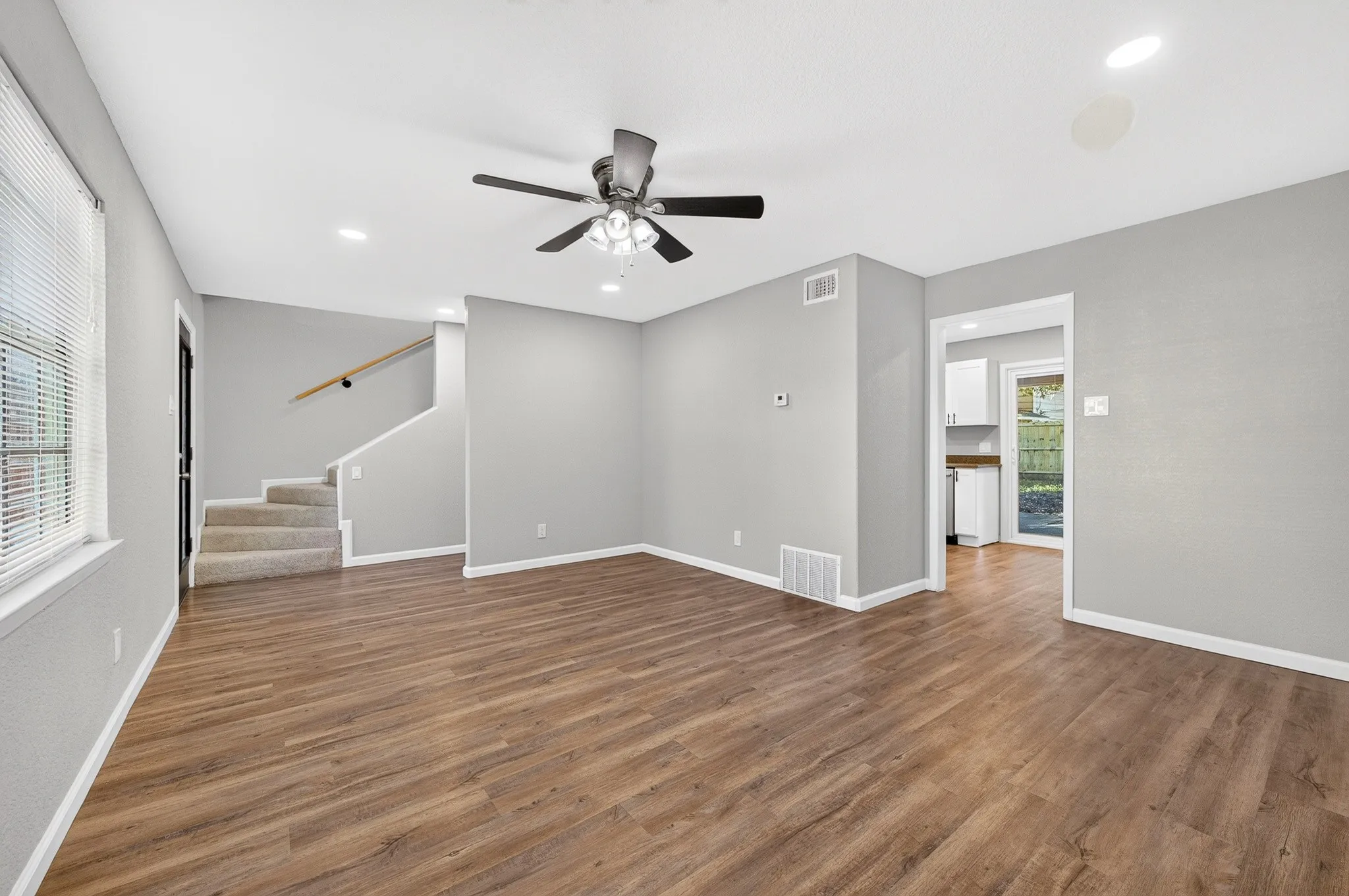 Single Family Residence For Sale in Dallas County , 1002 Hickory Street, Irving, Texas 75060, 4 Bedroom, 4 Bathroom, 2 Garage spaces, 2,272 Sqft, built in 1963, mls#21405861, Real Estate Agent in Irving, Homes For Sale in Dallas county, Homes For Sale in Irving, Realtor in Irving Texas, Real Estate Brokerage Independent Realty Texas, Luminita Cordes Realtor