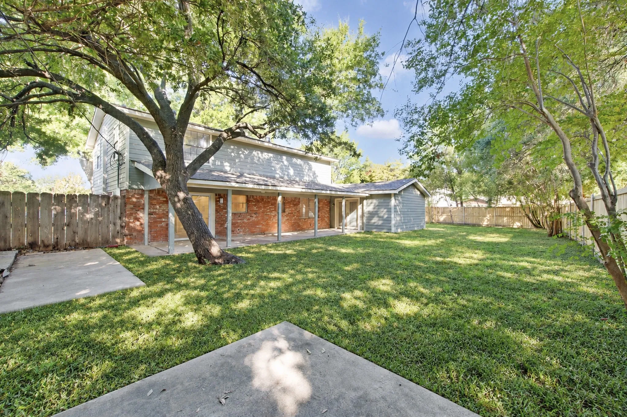 Single Family Residence For Sale in Dallas County , 1002 Hickory Street, Irving, Texas 75060, 4 Bedroom, 4 Bathroom, 2 Garage spaces, 2,272 Sqft, built in 1963, mls#21405861, Real Estate Agent in Irving, Homes For Sale in Dallas county, Homes For Sale in Irving, Realtor in Irving Texas, Real Estate Brokerage Independent Realty Texas, Luminita Cordes Realtor