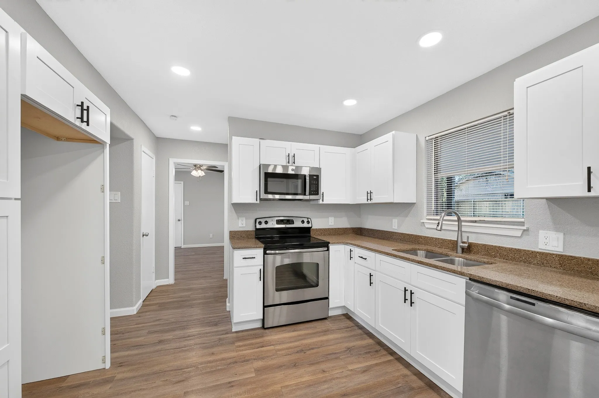 Single Family Residence For Sale in Dallas County , 1002 Hickory Street, Irving, Texas 75060, 4 Bedroom, 4 Bathroom, 2 Garage spaces, 2,272 Sqft, built in 1963, mls#21405861, Real Estate Agent in Irving, Homes For Sale in Dallas county, Homes For Sale in Irving, Realtor in Irving Texas, Real Estate Brokerage Independent Realty Texas, Luminita Cordes Realtor