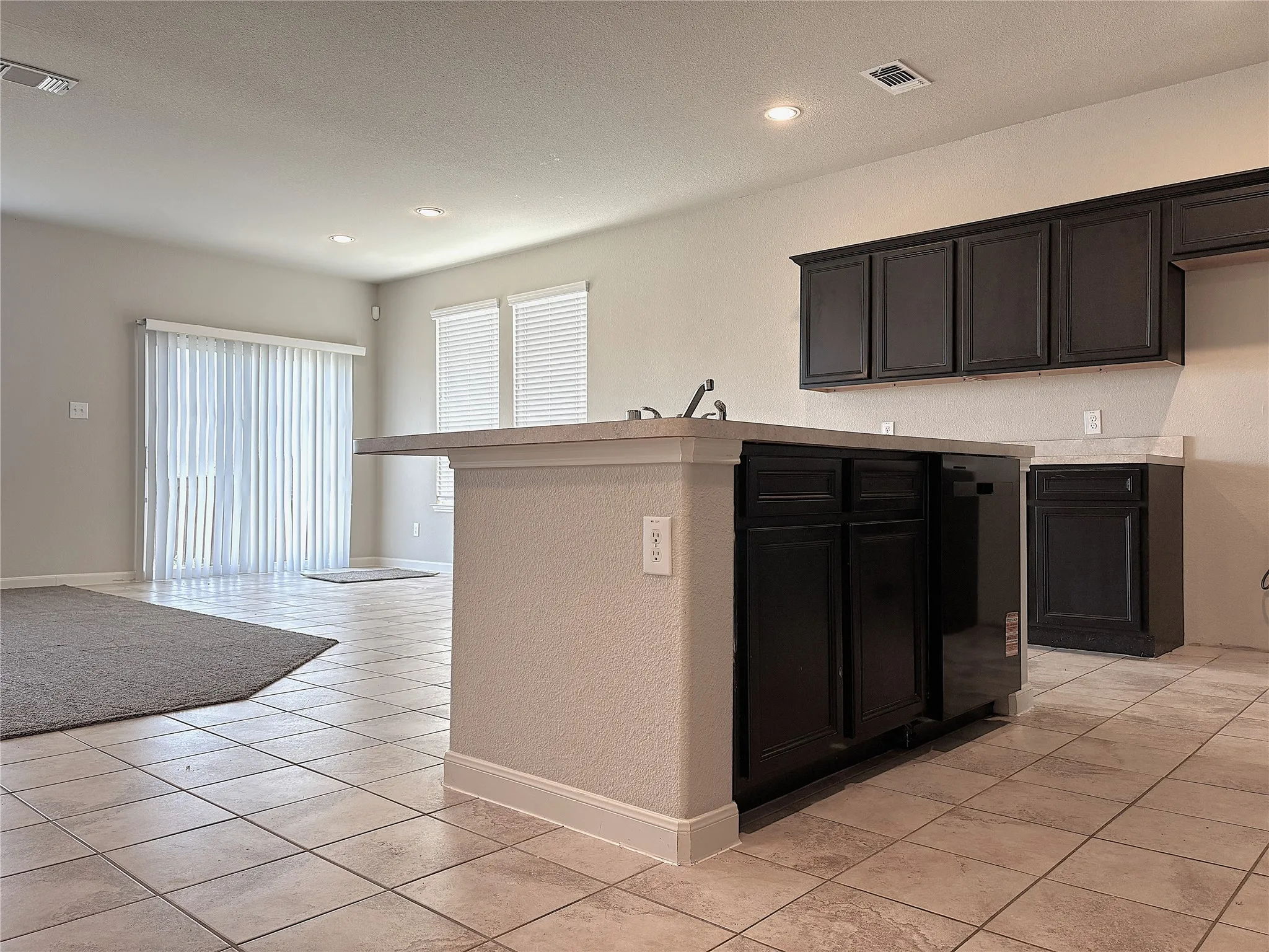 Single Family Residence For Rent in Kaufman County , 5030 Royal Springs Drive, Forney, Texas 75126, 5 Bedroom, 4 Bathroom, 2 Garage spaces, 2,956 Sqft, built in 2016, mls#21408594, Real Estate Agent in Forney, Homes For Rent in Kaufman county, Homes For Rent in Forney, Realtor in Forney Texas, Real Estate Brokerage Independent Realty Texas, Luminita Cordes Realtor