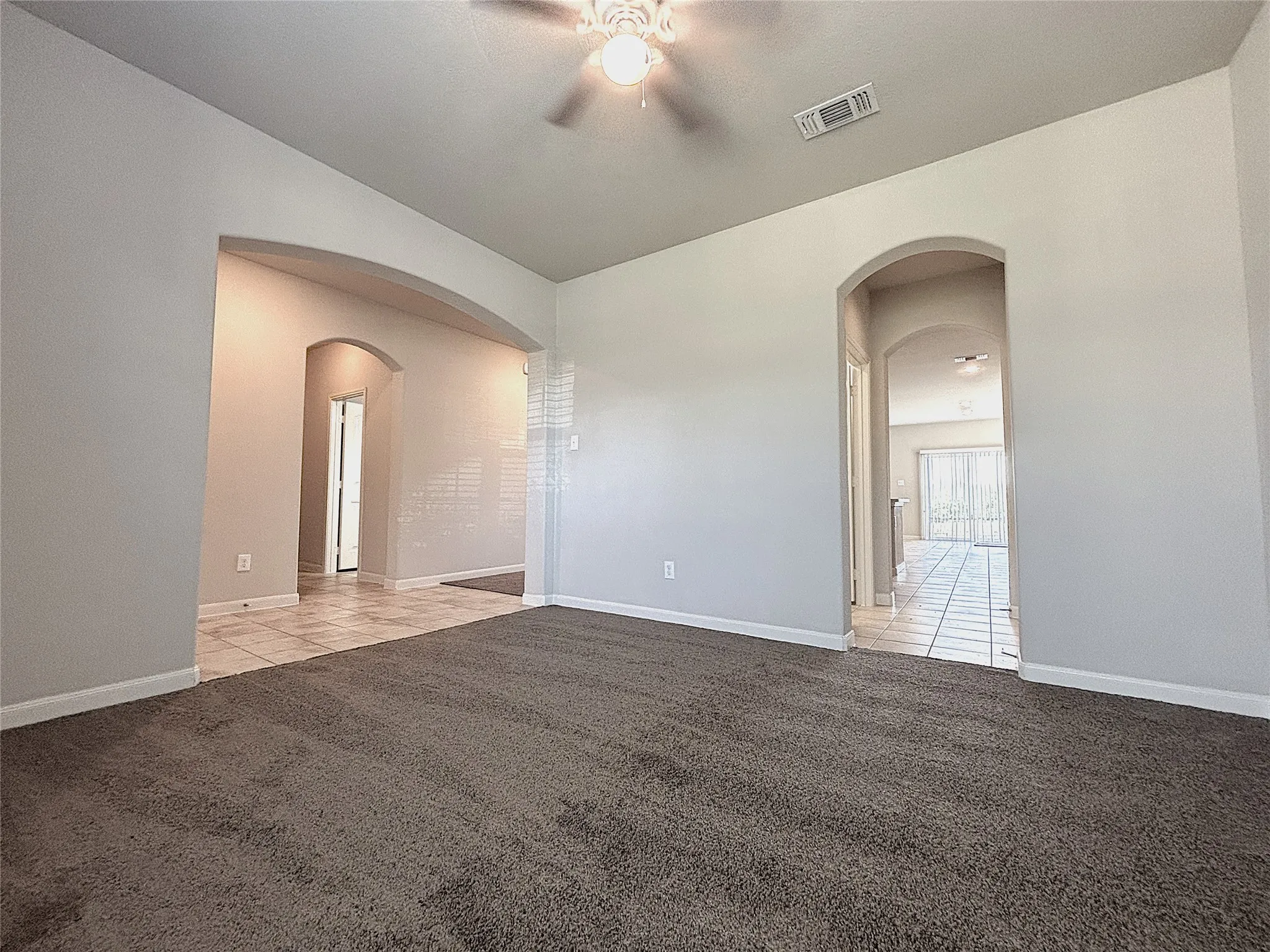 Single Family Residence For Rent in Kaufman County , 5030 Royal Springs Drive, Forney, Texas 75126, 5 Bedroom, 4 Bathroom, 2 Garage spaces, 2,956 Sqft, built in 2016, mls#21408594, Real Estate Agent in Forney, Homes For Rent in Kaufman county, Homes For Rent in Forney, Realtor in Forney Texas, Real Estate Brokerage Independent Realty Texas, Luminita Cordes Realtor
