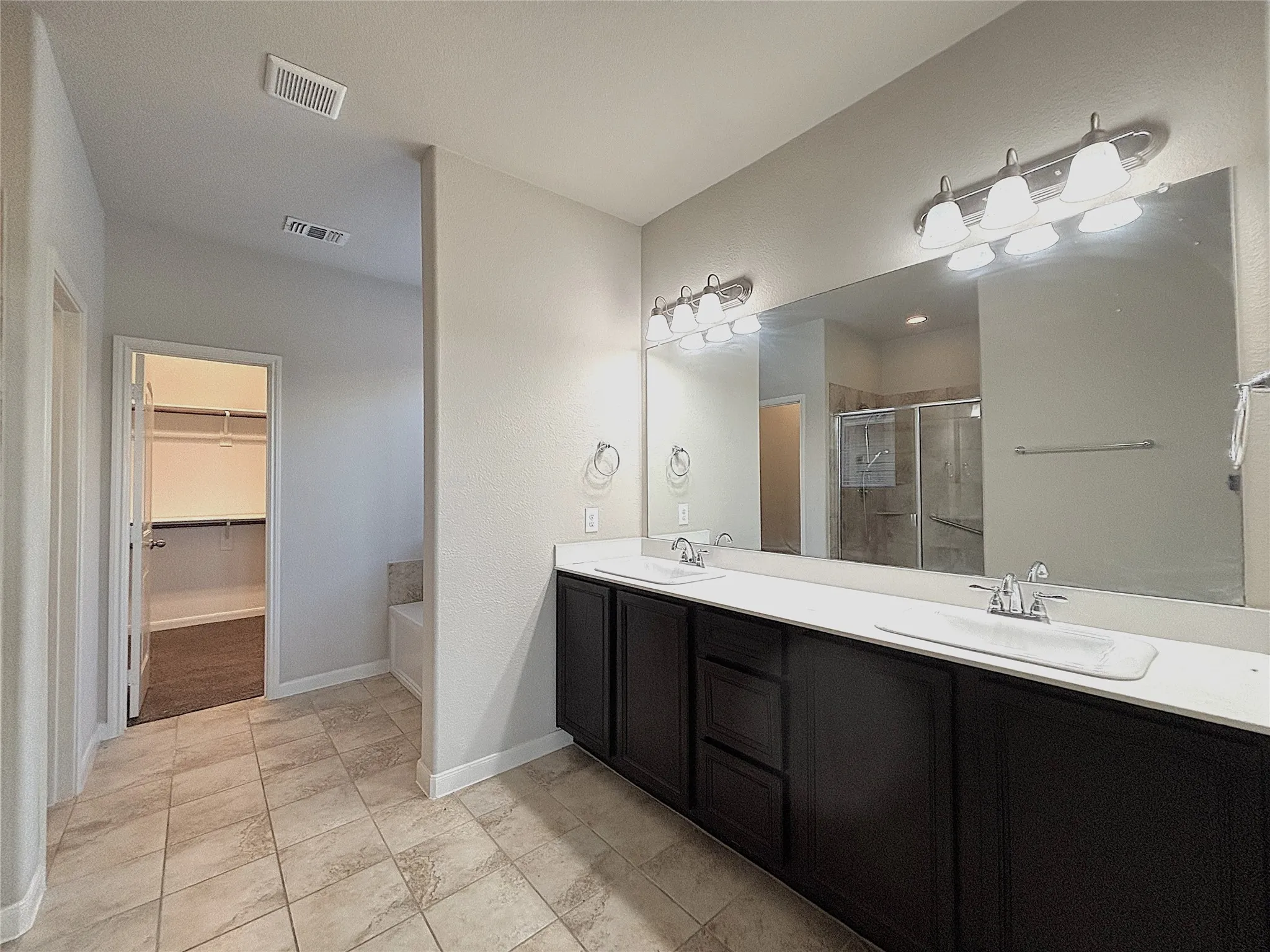 Single Family Residence For Rent in Kaufman County , 5030 Royal Springs Drive, Forney, Texas 75126, 5 Bedroom, 4 Bathroom, 2 Garage spaces, 2,956 Sqft, built in 2016, mls#21408594, Real Estate Agent in Forney, Homes For Rent in Kaufman county, Homes For Rent in Forney, Realtor in Forney Texas, Real Estate Brokerage Independent Realty Texas, Luminita Cordes Realtor