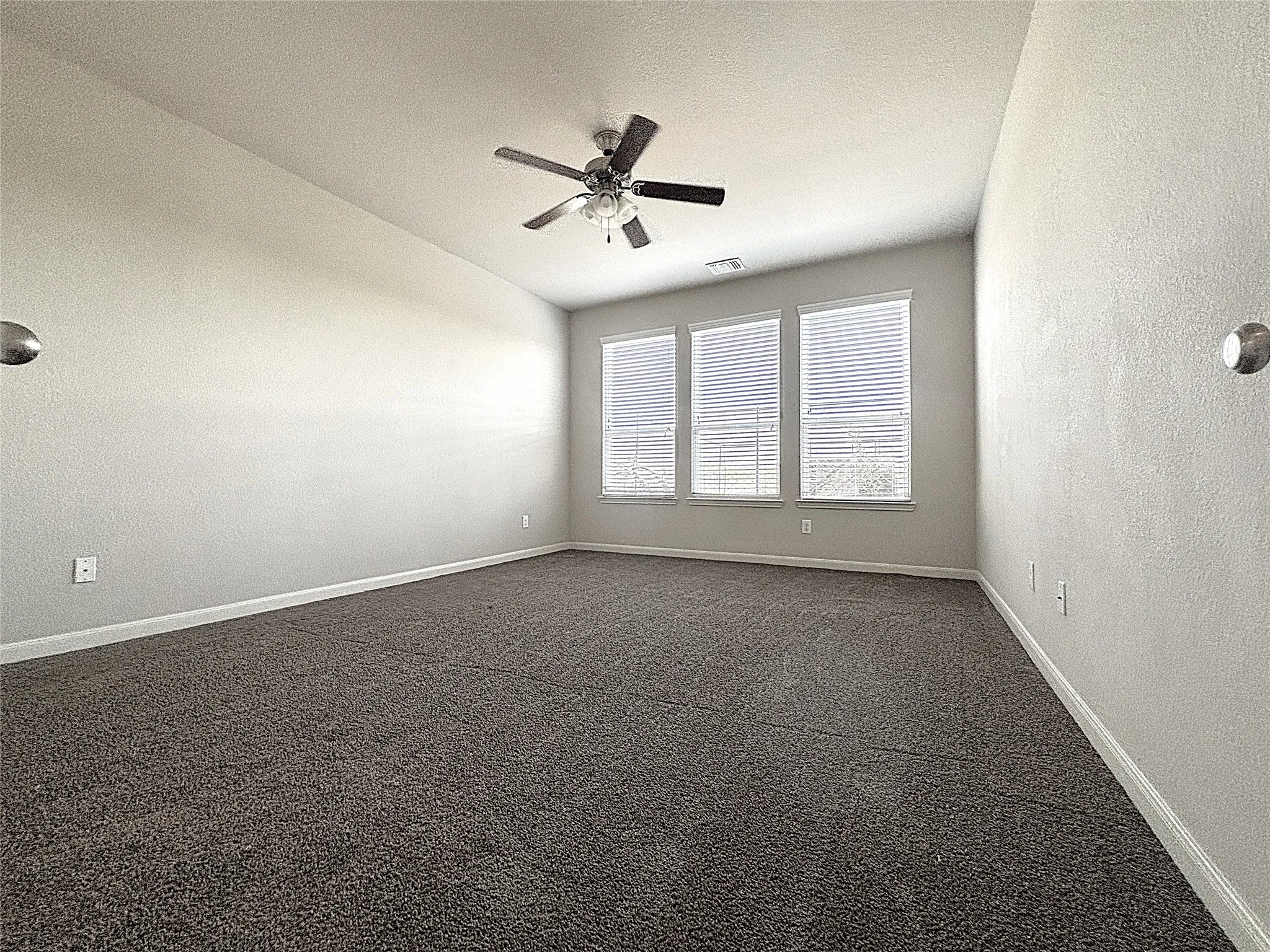 Single Family Residence For Rent in Kaufman County , 5030 Royal Springs Drive, Forney, Texas 75126, 5 Bedroom, 4 Bathroom, 2 Garage spaces, 2,956 Sqft, built in 2016, mls#21408594, Real Estate Agent in Forney, Homes For Rent in Kaufman county, Homes For Rent in Forney, Realtor in Forney Texas, Real Estate Brokerage Independent Realty Texas, Luminita Cordes Realtor