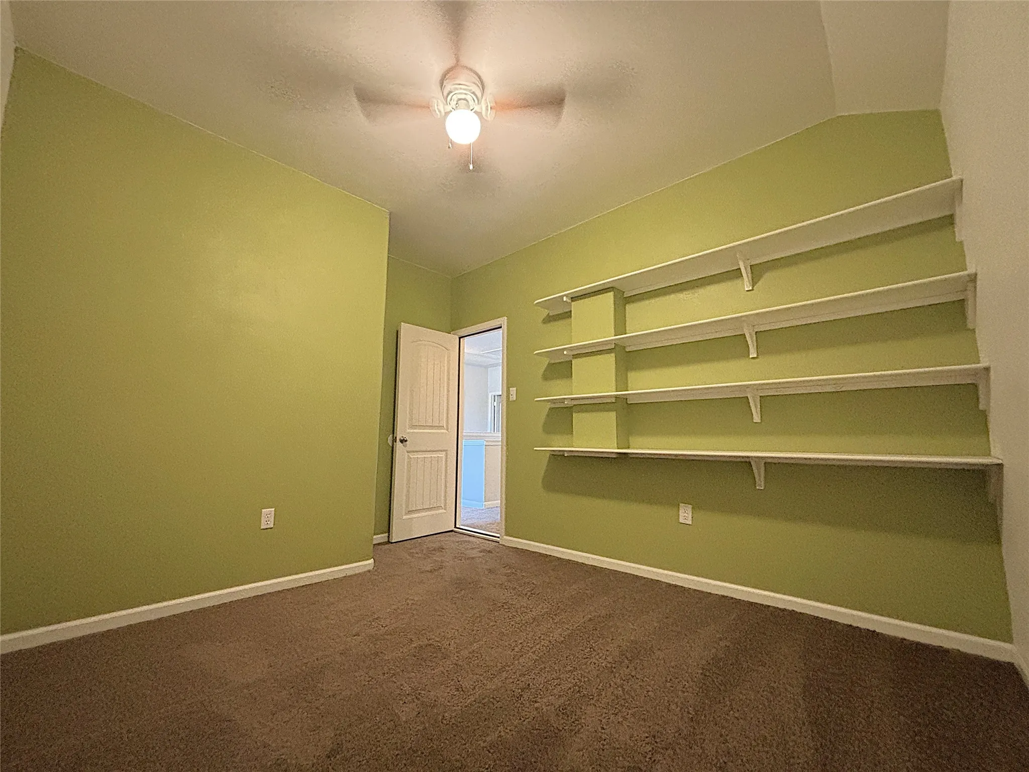 Single Family Residence For Rent in Kaufman County , 5030 Royal Springs Drive, Forney, Texas 75126, 5 Bedroom, 4 Bathroom, 2 Garage spaces, 2,956 Sqft, built in 2016, mls#21408594, Real Estate Agent in Forney, Homes For Rent in Kaufman county, Homes For Rent in Forney, Realtor in Forney Texas, Real Estate Brokerage Independent Realty Texas, Luminita Cordes Realtor