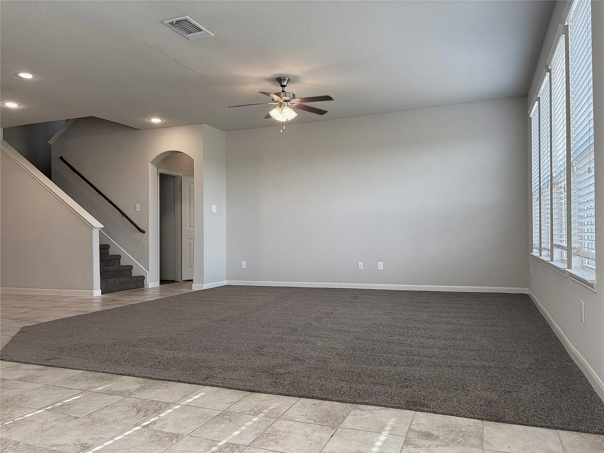 Single Family Residence For Rent in Kaufman County , 5030 Royal Springs Drive, Forney, Texas 75126, 5 Bedroom, 4 Bathroom, 2 Garage spaces, 2,956 Sqft, built in 2016, mls#21408594, Real Estate Agent in Forney, Homes For Rent in Kaufman county, Homes For Rent in Forney, Realtor in Forney Texas, Real Estate Brokerage Independent Realty Texas, Luminita Cordes Realtor