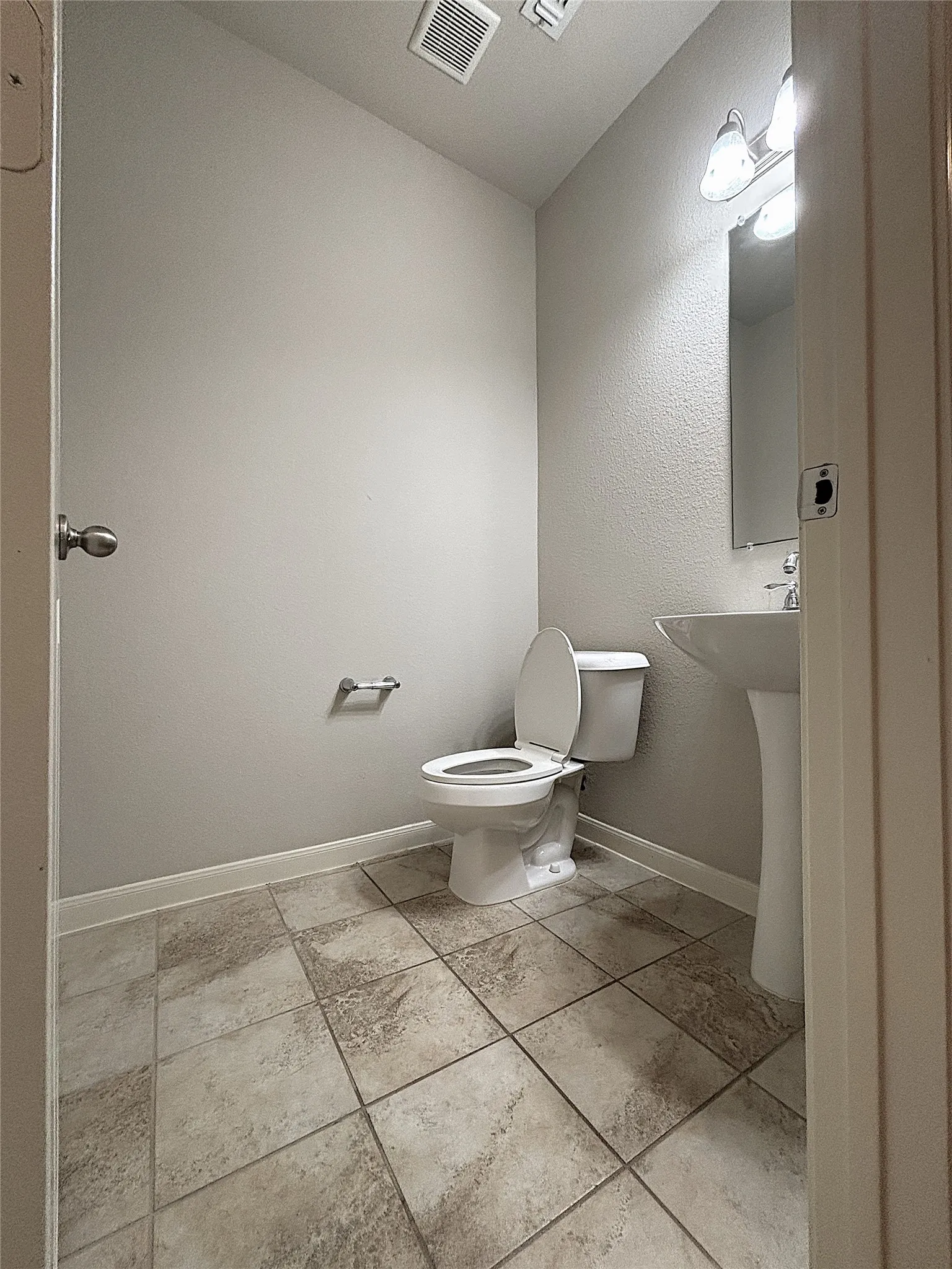 Single Family Residence For Rent in Kaufman County , 5030 Royal Springs Drive, Forney, Texas 75126, 5 Bedroom, 4 Bathroom, 2 Garage spaces, 2,956 Sqft, built in 2016, mls#21408594, Real Estate Agent in Forney, Homes For Rent in Kaufman county, Homes For Rent in Forney, Realtor in Forney Texas, Real Estate Brokerage Independent Realty Texas, Luminita Cordes Realtor
