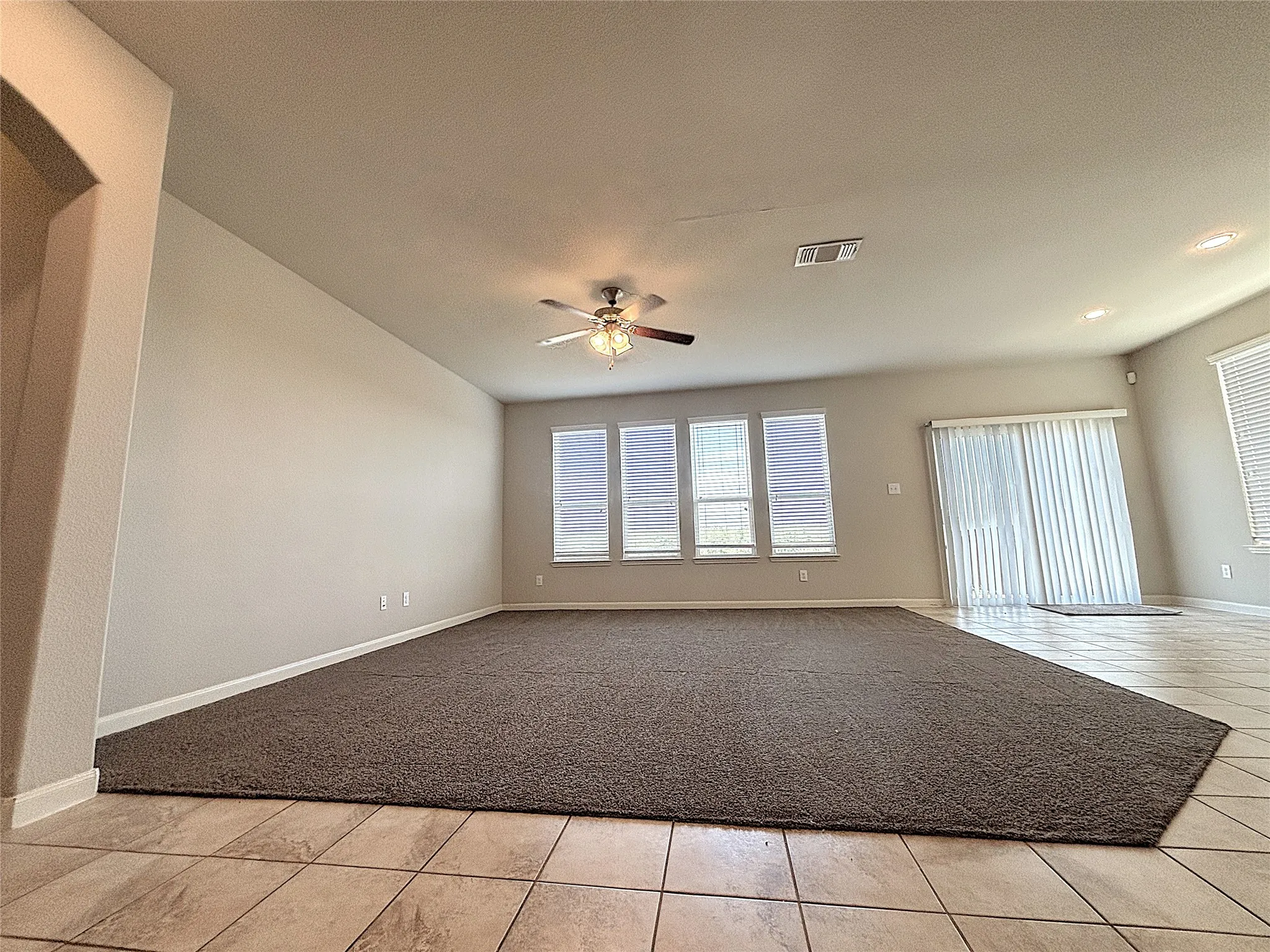 Single Family Residence For Rent in Kaufman County , 5030 Royal Springs Drive, Forney, Texas 75126, 5 Bedroom, 4 Bathroom, 2 Garage spaces, 2,956 Sqft, built in 2016, mls#21408594, Real Estate Agent in Forney, Homes For Rent in Kaufman county, Homes For Rent in Forney, Realtor in Forney Texas, Real Estate Brokerage Independent Realty Texas, Luminita Cordes Realtor