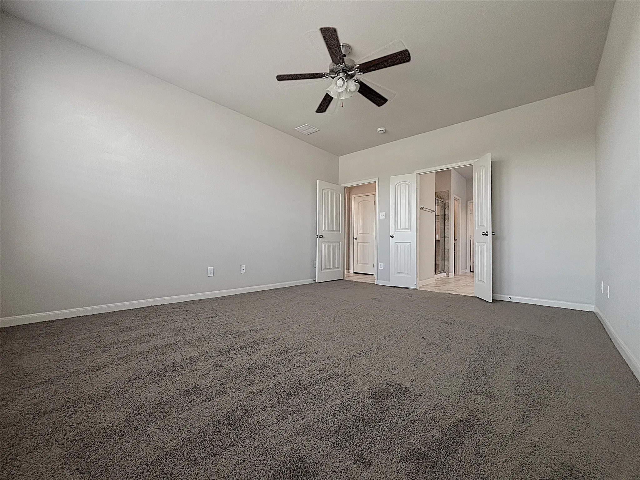 Single Family Residence For Rent in Kaufman County , 5030 Royal Springs Drive, Forney, Texas 75126, 5 Bedroom, 4 Bathroom, 2 Garage spaces, 2,956 Sqft, built in 2016, mls#21408594, Real Estate Agent in Forney, Homes For Rent in Kaufman county, Homes For Rent in Forney, Realtor in Forney Texas, Real Estate Brokerage Independent Realty Texas, Luminita Cordes Realtor