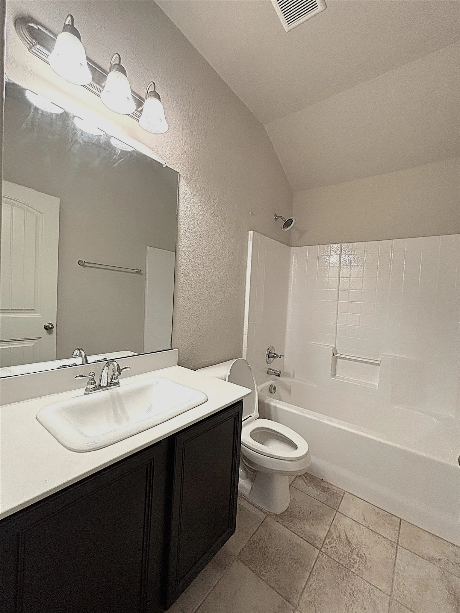 Single Family Residence For Rent in Kaufman County , 5030 Royal Springs Drive, Forney, Texas 75126, 5 Bedroom, 4 Bathroom, 2 Garage spaces, 2,956 Sqft, built in 2016, mls#21408594, Real Estate Agent in Forney, Homes For Rent in Kaufman county, Homes For Rent in Forney, Realtor in Forney Texas, Real Estate Brokerage Independent Realty Texas, Luminita Cordes Realtor
