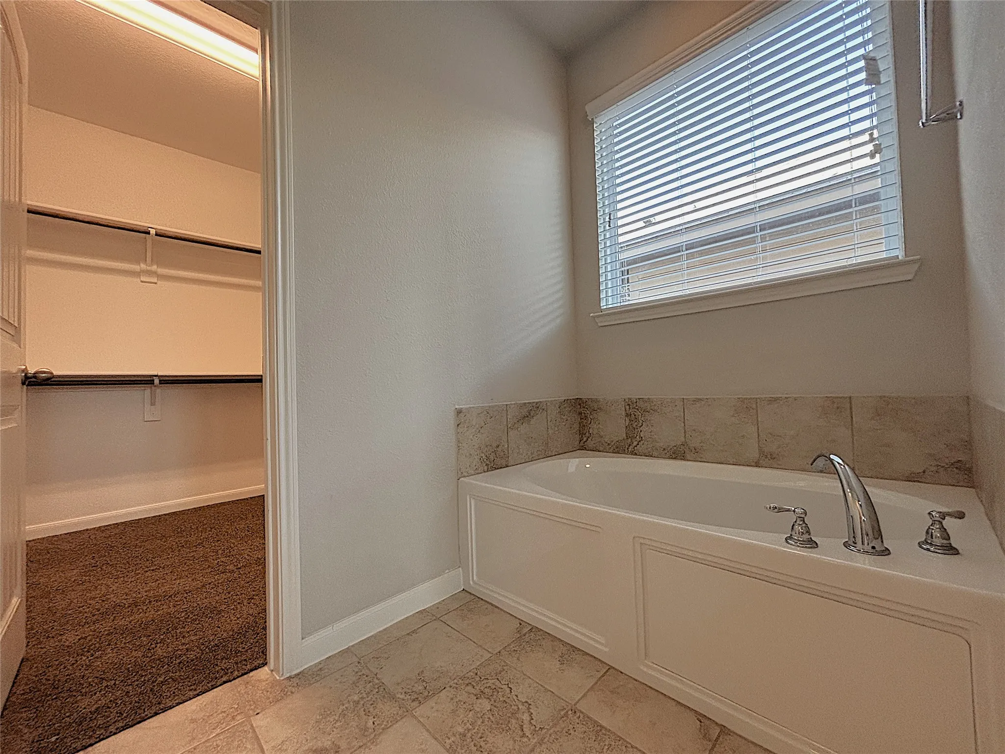 Single Family Residence For Rent in Kaufman County , 5030 Royal Springs Drive, Forney, Texas 75126, 5 Bedroom, 4 Bathroom, 2 Garage spaces, 2,956 Sqft, built in 2016, mls#21408594, Real Estate Agent in Forney, Homes For Rent in Kaufman county, Homes For Rent in Forney, Realtor in Forney Texas, Real Estate Brokerage Independent Realty Texas, Luminita Cordes Realtor