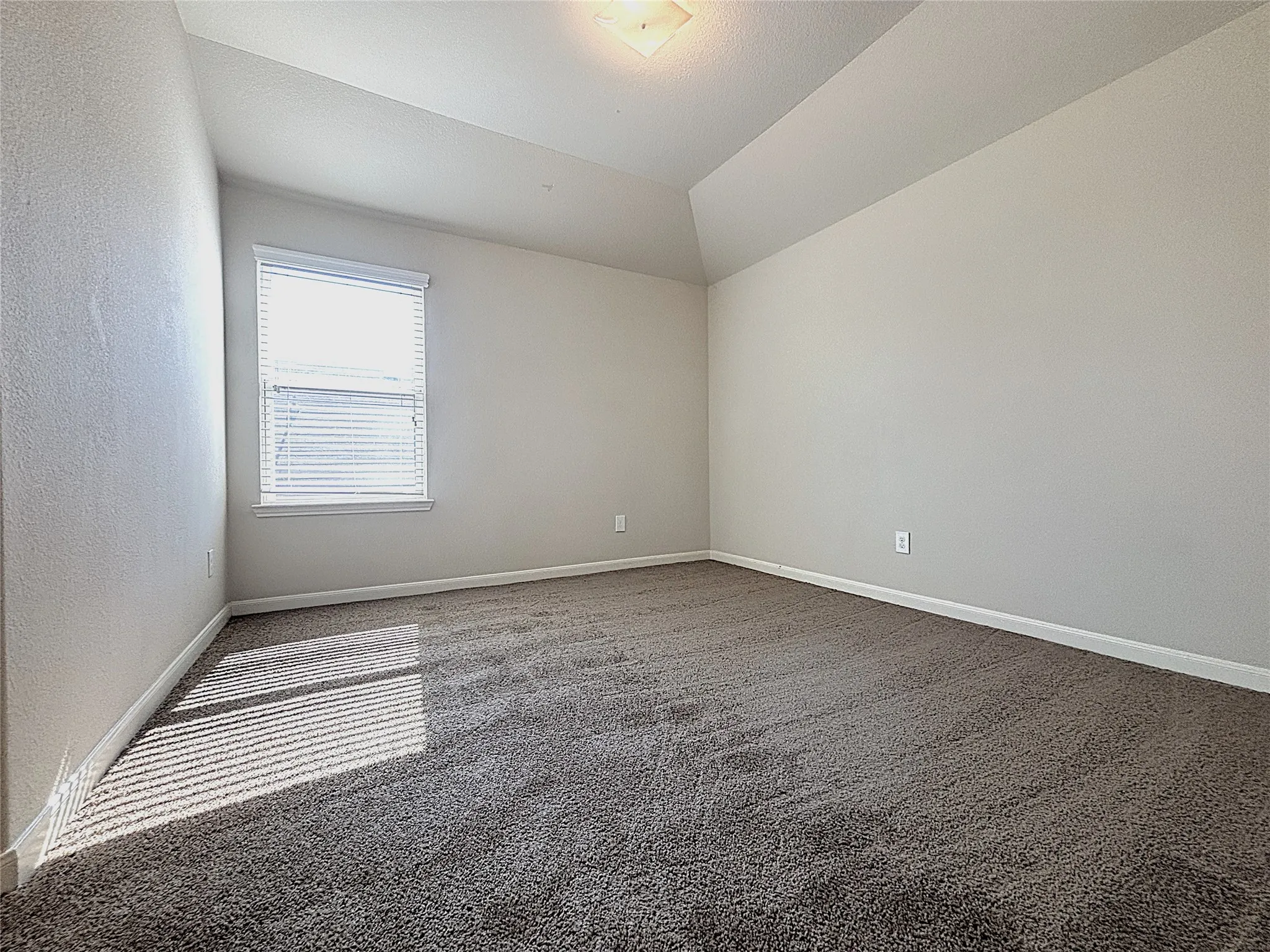 Single Family Residence For Rent in Kaufman County , 5030 Royal Springs Drive, Forney, Texas 75126, 5 Bedroom, 4 Bathroom, 2 Garage spaces, 2,956 Sqft, built in 2016, mls#21408594, Real Estate Agent in Forney, Homes For Rent in Kaufman county, Homes For Rent in Forney, Realtor in Forney Texas, Real Estate Brokerage Independent Realty Texas, Luminita Cordes Realtor