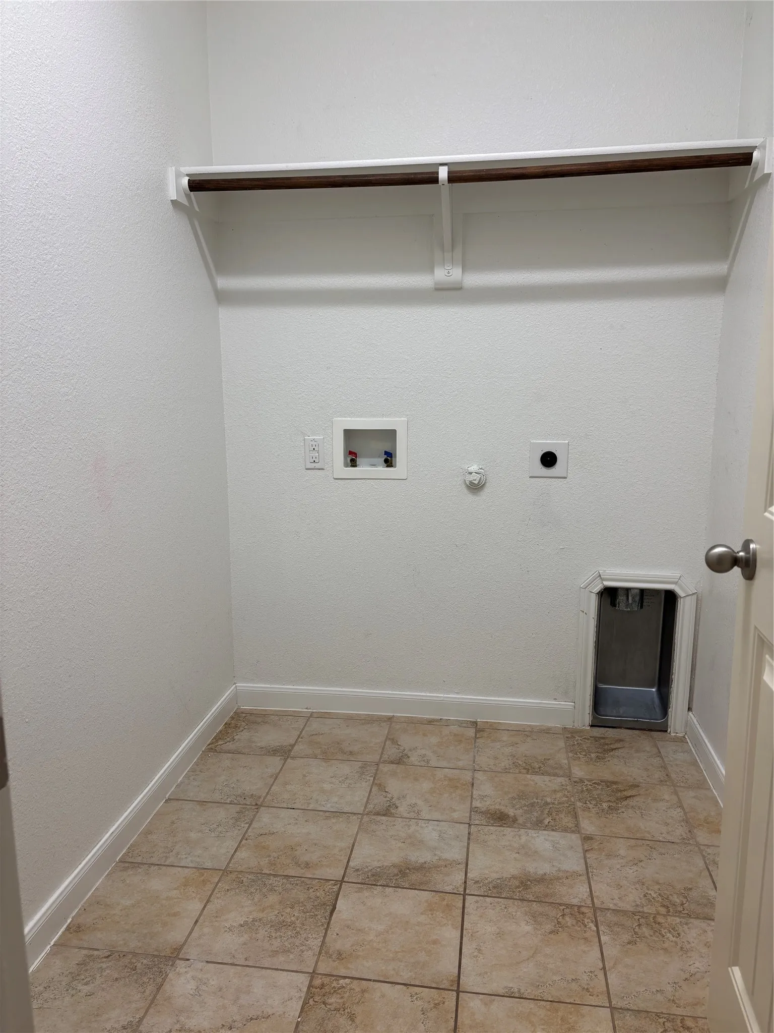 Single Family Residence For Rent in Kaufman County , 5030 Royal Springs Drive, Forney, Texas 75126, 5 Bedroom, 4 Bathroom, 2 Garage spaces, 2,956 Sqft, built in 2016, mls#21408594, Real Estate Agent in Forney, Homes For Rent in Kaufman county, Homes For Rent in Forney, Realtor in Forney Texas, Real Estate Brokerage Independent Realty Texas, Luminita Cordes Realtor