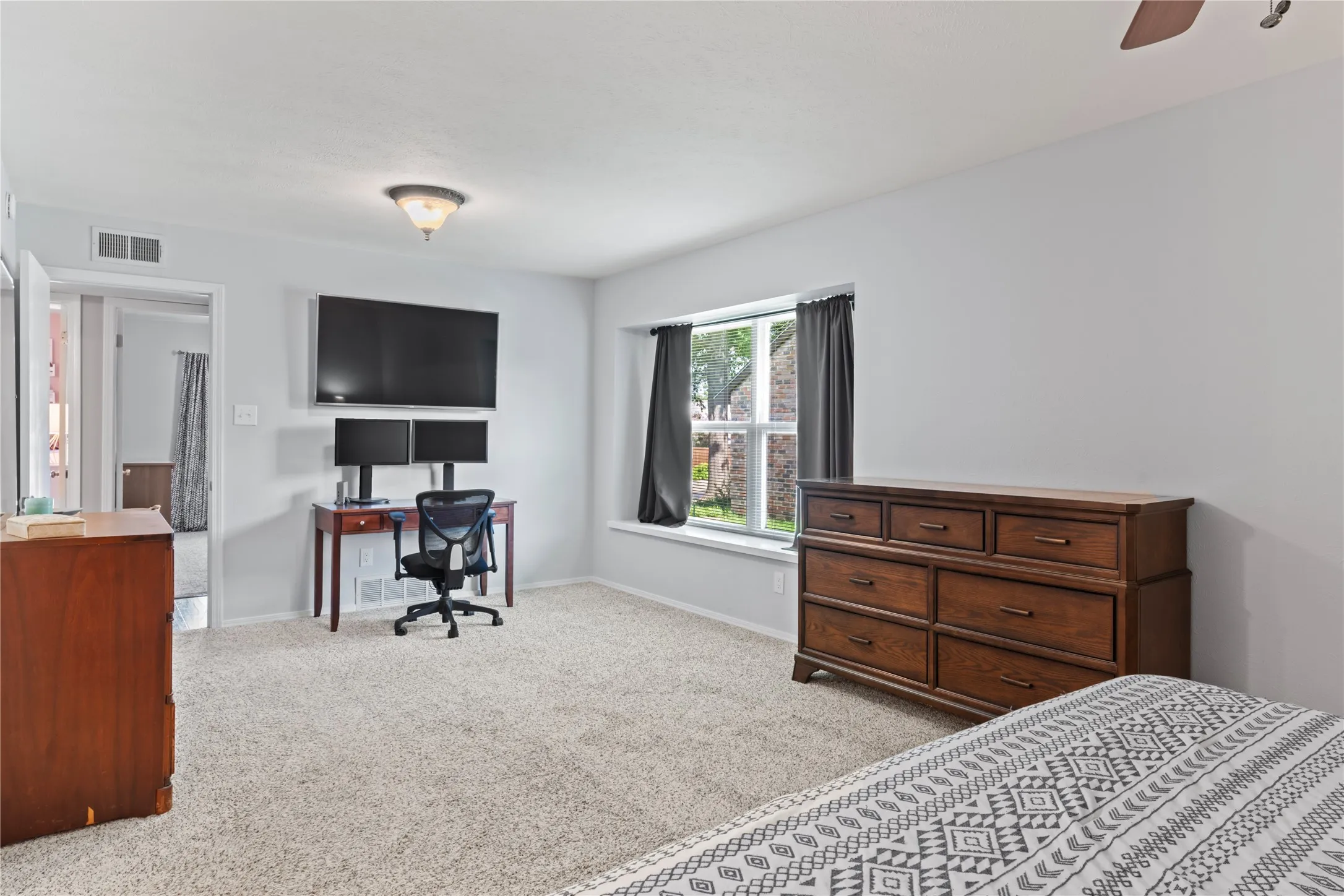 Single Family Residence For Sale in Denton County , 4000 Churchill Drive, Flower Mound, Texas 75028, 3 Bedroom, 2 Bathroom, 2 Garage spaces, 1,936 Sqft, built in 1984, mls#21405362, Real Estate Agent in Flower Mound, Homes For Sale in Denton county, Homes For Sale in Flower Mound, Realtor in Flower Mound Texas, Real Estate Brokerage Independent Realty Texas, Luminita Cordes Realtor