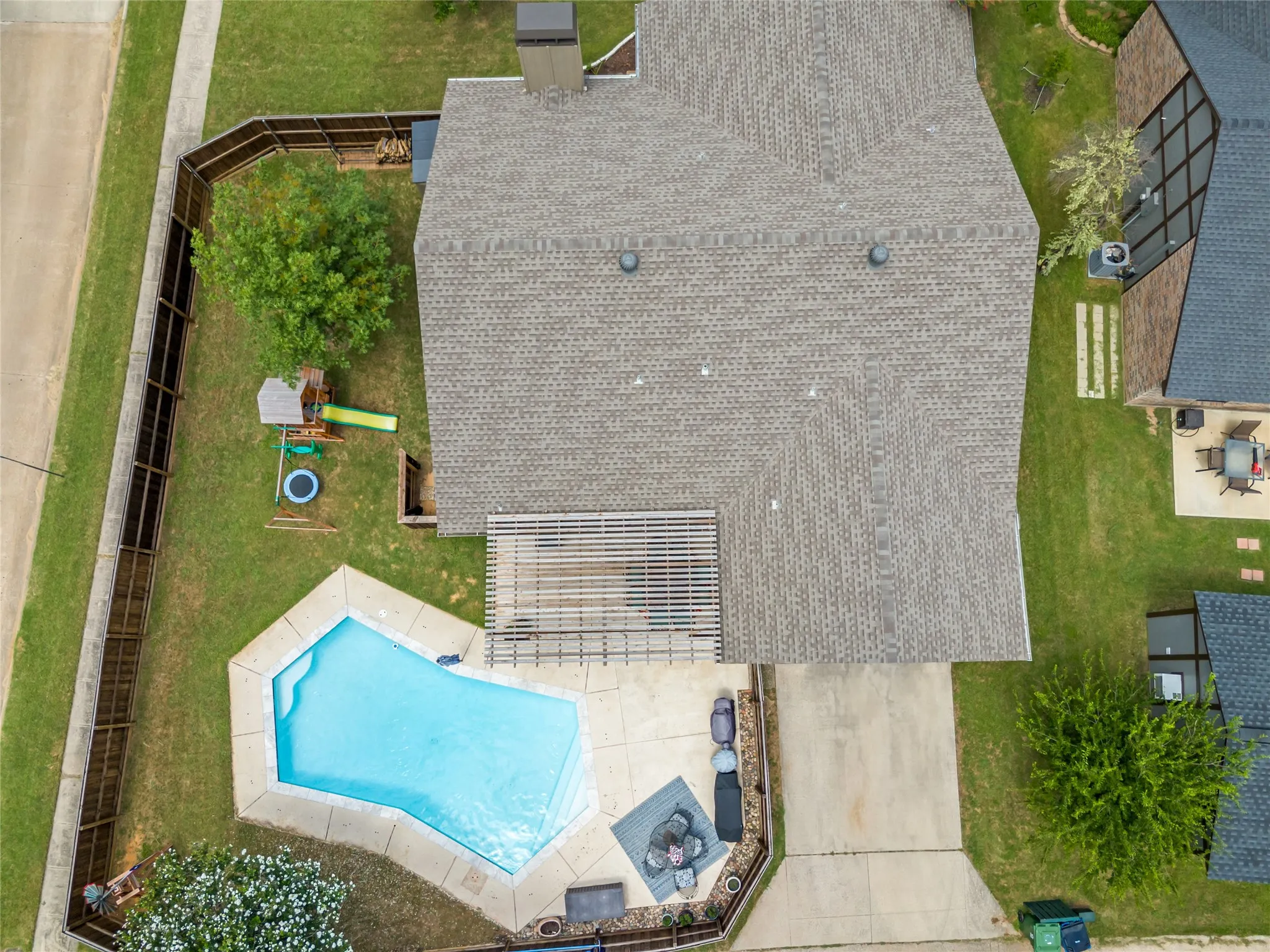 Single Family Residence For Sale in Denton County , 4000 Churchill Drive, Flower Mound, Texas 75028, 3 Bedroom, 2 Bathroom, 2 Garage spaces, 1,936 Sqft, built in 1984, mls#21405362, Real Estate Agent in Flower Mound, Homes For Sale in Denton county, Homes For Sale in Flower Mound, Realtor in Flower Mound Texas, Real Estate Brokerage Independent Realty Texas, Luminita Cordes Realtor