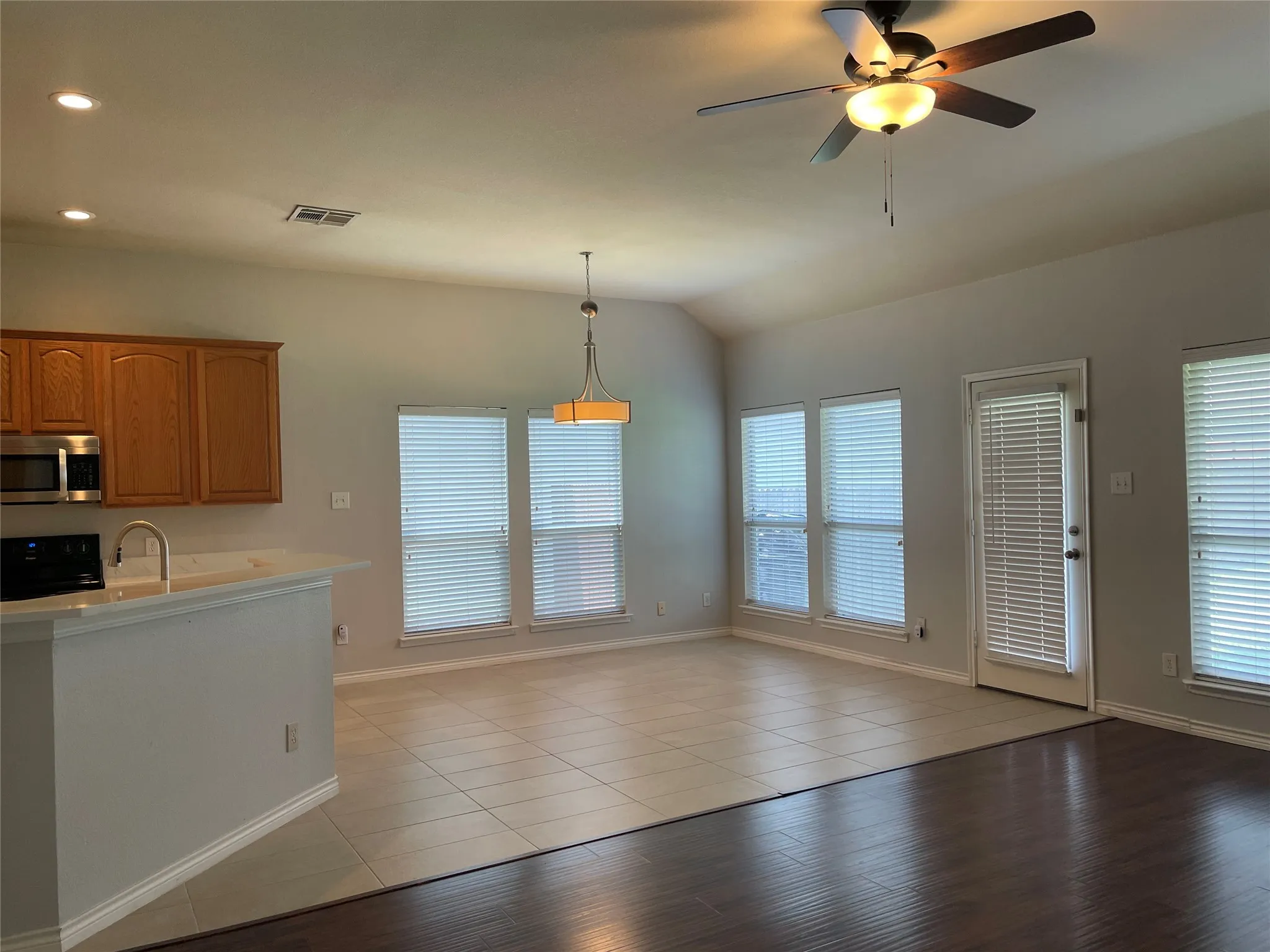 Single Family Residence For Rent in Collin County , 1208 Lazy Lane, Mc Kinney, Texas 75072, 3 Bedroom, 2 Bathroom, 2 Garage spaces, 1,628 Sqft, built in 2005, mls#21408602, Real Estate Agent in Mc Kinney, Homes For Rent in Collin county, Homes For Rent in Mc Kinney, Realtor in Mc Kinney Texas, Real Estate Brokerage Independent Realty Texas, Luminita Cordes Realtor