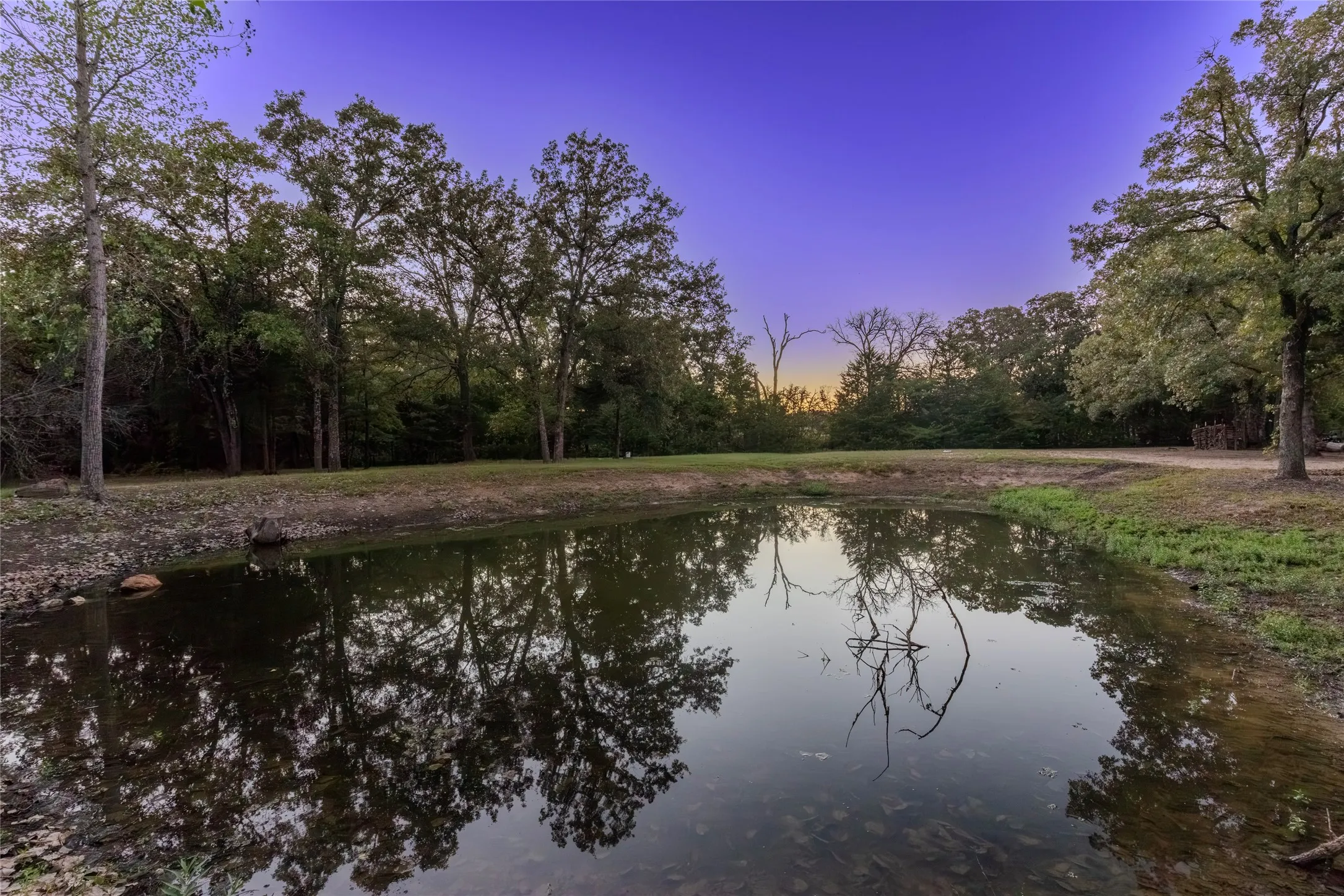 Single Family Residence For Sale in Hunt County , 6850 Deer Trail, Quinlan, Texas 75474, 9 Bedroom, 6 Bathroom, 2 Garage spaces, 4,800 Sqft, built in 2007, mls#21406517, Real Estate Agent in Quinlan, Homes For Sale in Hunt county, Homes For Sale in Quinlan, Realtor in Quinlan Texas, Real Estate Brokerage Independent Realty Texas, Luminita Cordes Realtor