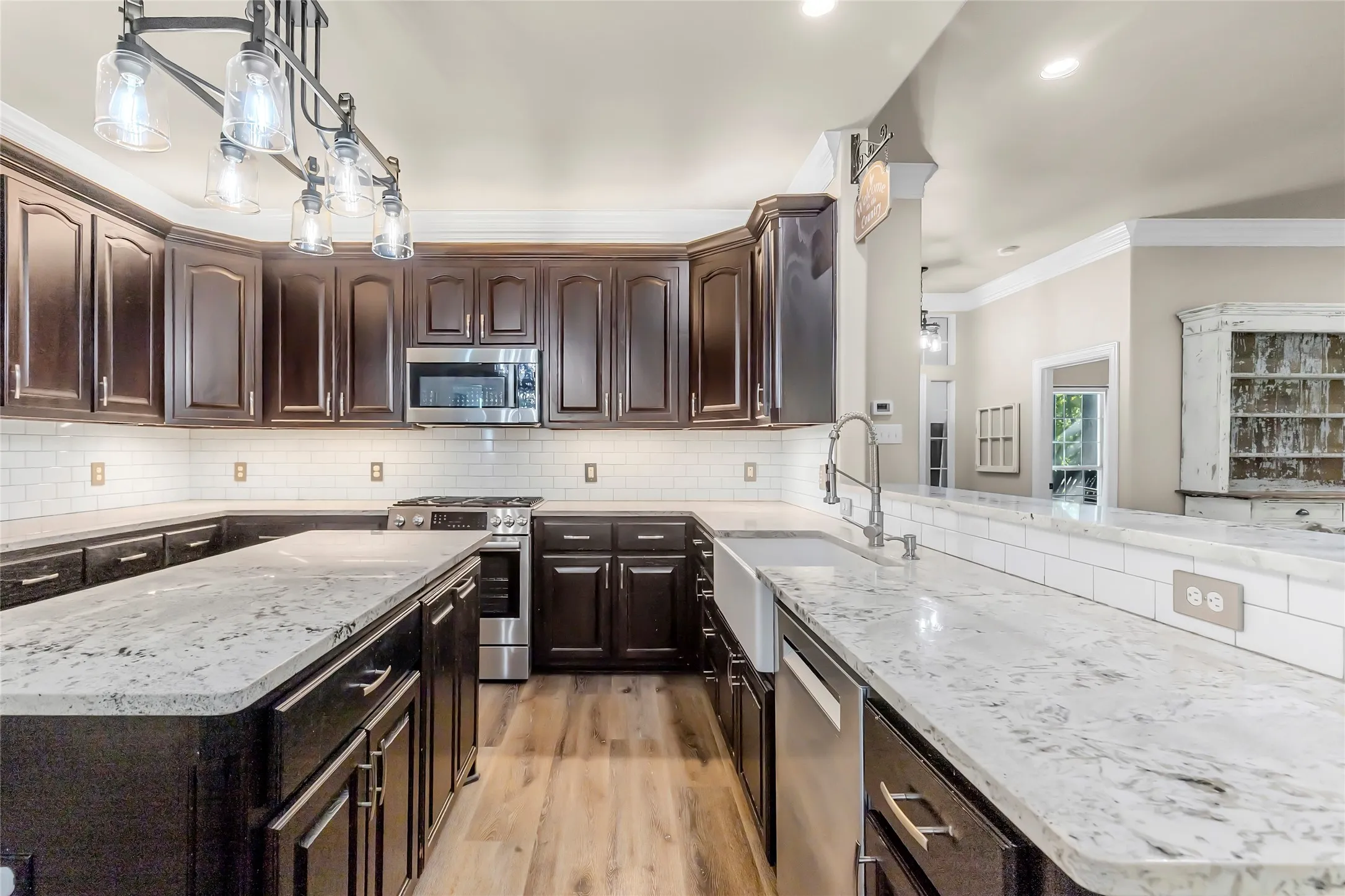 Single Family Residence For Sale in Hunt County , 6850 Deer Trail, Quinlan, Texas 75474, 9 Bedroom, 6 Bathroom, 2 Garage spaces, 4,800 Sqft, built in 2007, mls#21406517, Real Estate Agent in Quinlan, Homes For Sale in Hunt county, Homes For Sale in Quinlan, Realtor in Quinlan Texas, Real Estate Brokerage Independent Realty Texas, Luminita Cordes Realtor