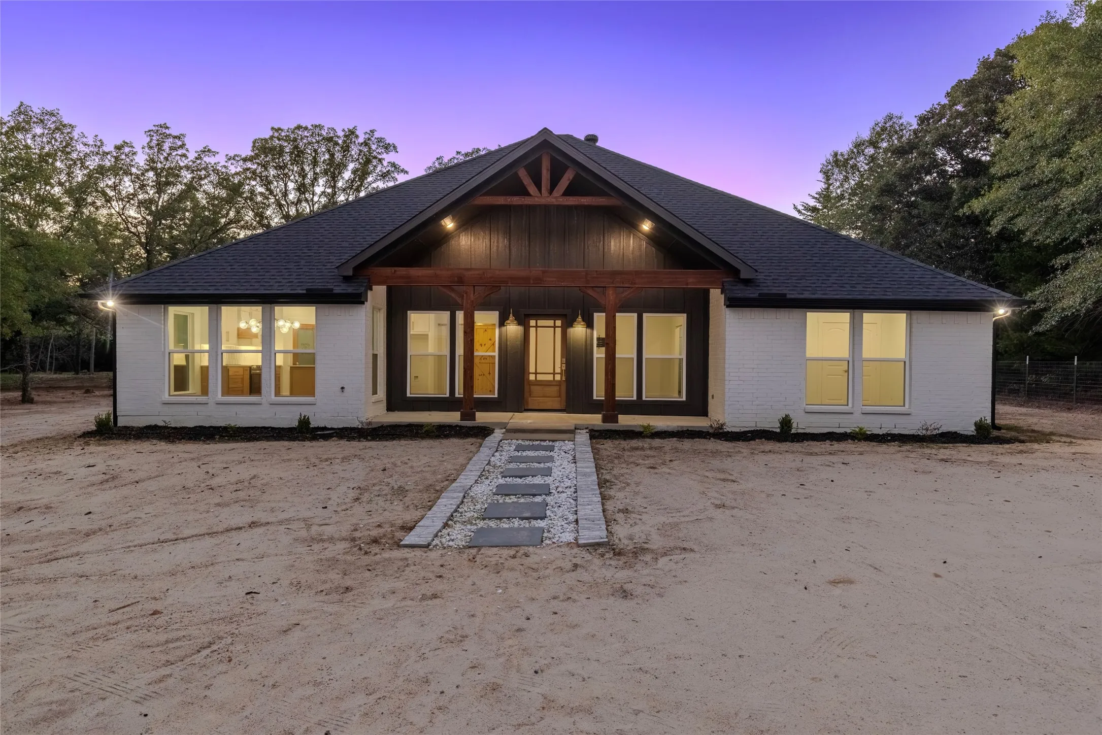 Single Family Residence For Sale in Hunt County , 6850 Deer Trail, Quinlan, Texas 75474, 9 Bedroom, 6 Bathroom, 2 Garage spaces, 4,800 Sqft, built in 2007, mls#21406517, Real Estate Agent in Quinlan, Homes For Sale in Hunt county, Homes For Sale in Quinlan, Realtor in Quinlan Texas, Real Estate Brokerage Independent Realty Texas, Luminita Cordes Realtor