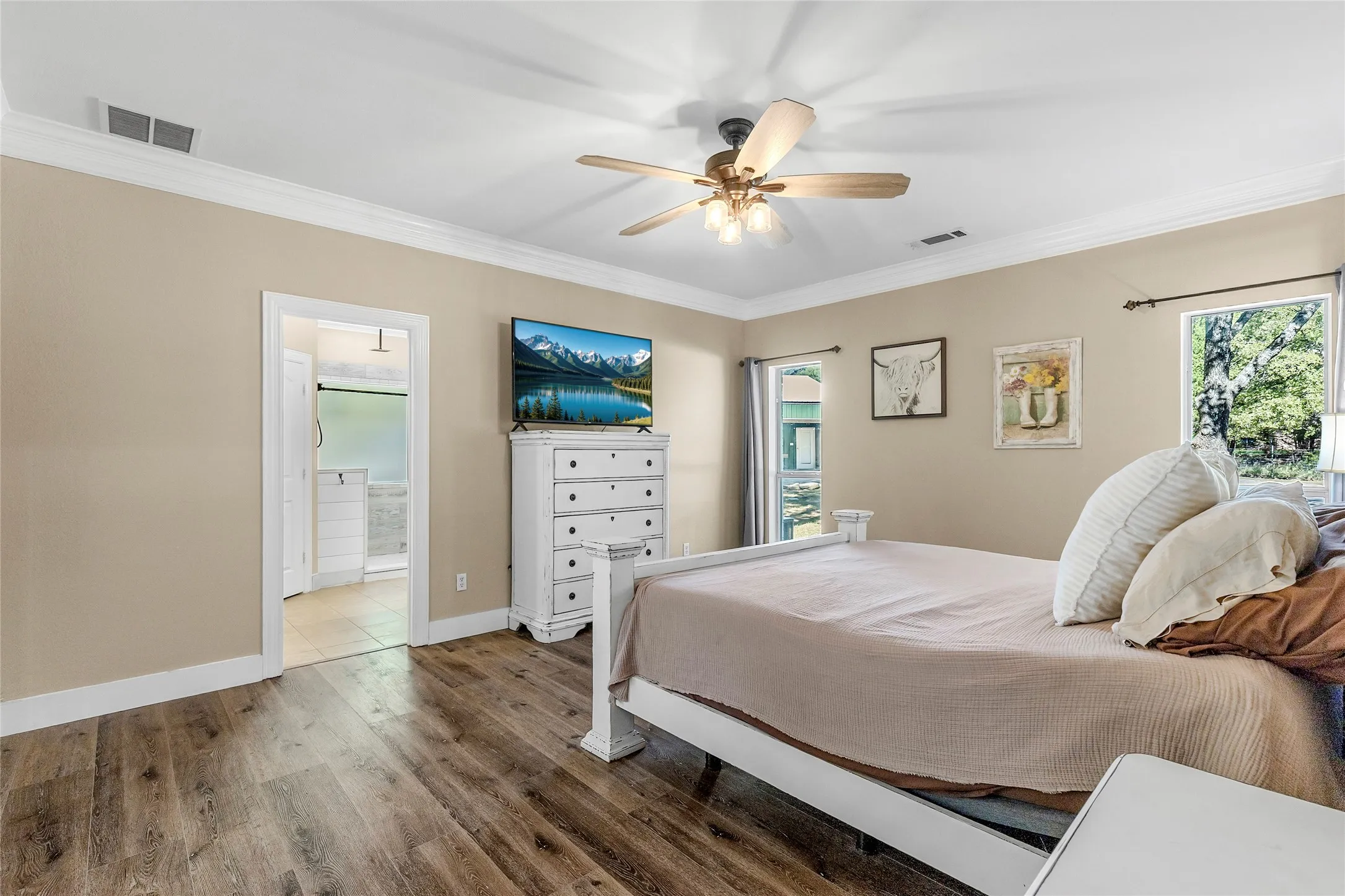 Single Family Residence For Sale in Hunt County , 6850 Deer Trail, Quinlan, Texas 75474, 9 Bedroom, 6 Bathroom, 2 Garage spaces, 4,800 Sqft, built in 2007, mls#21406517, Real Estate Agent in Quinlan, Homes For Sale in Hunt county, Homes For Sale in Quinlan, Realtor in Quinlan Texas, Real Estate Brokerage Independent Realty Texas, Luminita Cordes Realtor
