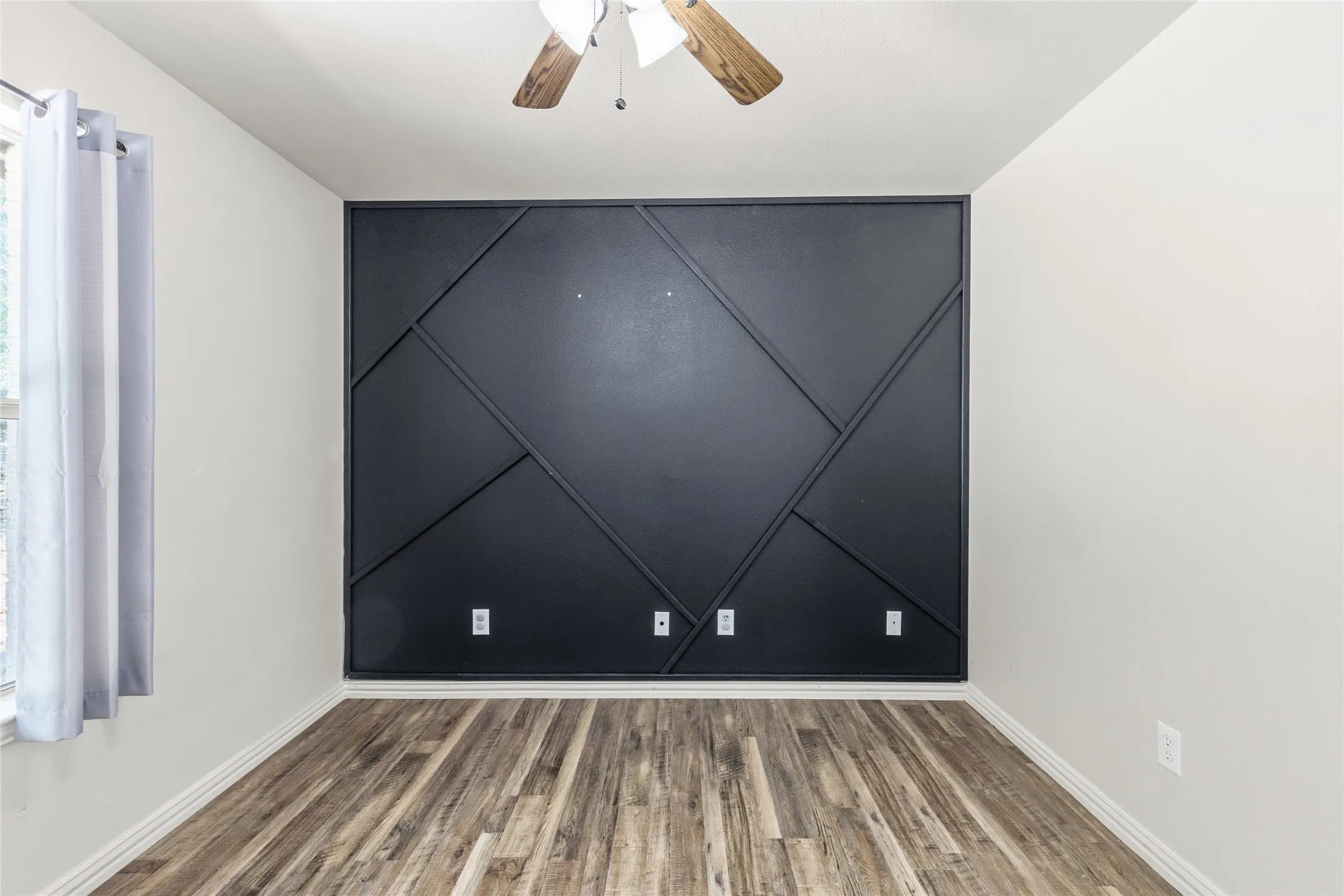 Single Family Residence For Sale in Hunt County , 6850 Deer Trail, Quinlan, Texas 75474, 9 Bedroom, 6 Bathroom, 2 Garage spaces, 4,800 Sqft, built in 2007, mls#21406517, Real Estate Agent in Quinlan, Homes For Sale in Hunt county, Homes For Sale in Quinlan, Realtor in Quinlan Texas, Real Estate Brokerage Independent Realty Texas, Luminita Cordes Realtor