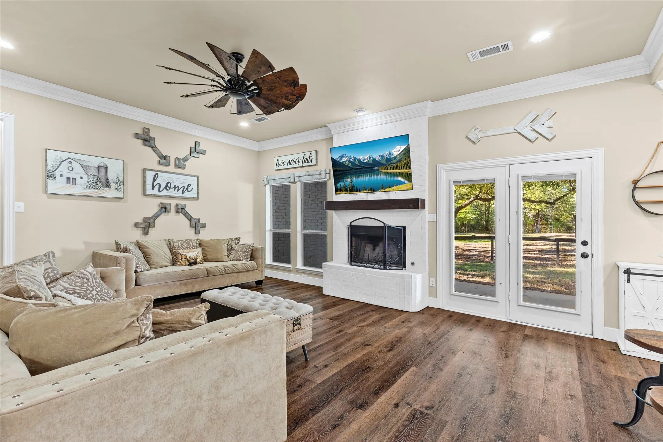 Single Family Residence For Sale in Hunt County , 6850 Deer Trail, Quinlan, Texas 75474, 9 Bedroom, 6 Bathroom, 2 Garage spaces, 4,800 Sqft, built in 2007, mls#21406517, Real Estate Agent in Quinlan, Homes For Sale in Hunt county, Homes For Sale in Quinlan, Realtor in Quinlan Texas, Real Estate Brokerage Independent Realty Texas, Luminita Cordes Realtor