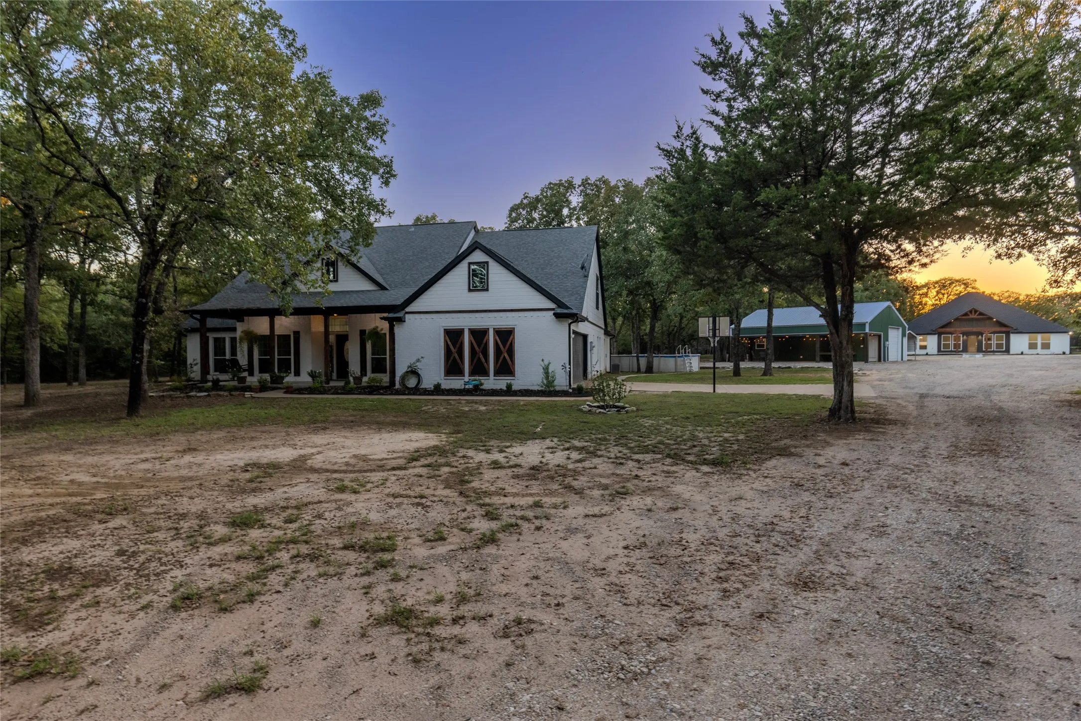 Single Family Residence For Sale in Hunt County , 6850 Deer Trail, Quinlan, Texas 75474, 9 Bedroom, 6 Bathroom, 2 Garage spaces, 4,800 Sqft, built in 2007, mls#21406517, Real Estate Agent in Quinlan, Homes For Sale in Hunt county, Homes For Sale in Quinlan, Realtor in Quinlan Texas, Real Estate Brokerage Independent Realty Texas, Luminita Cordes Realtor
