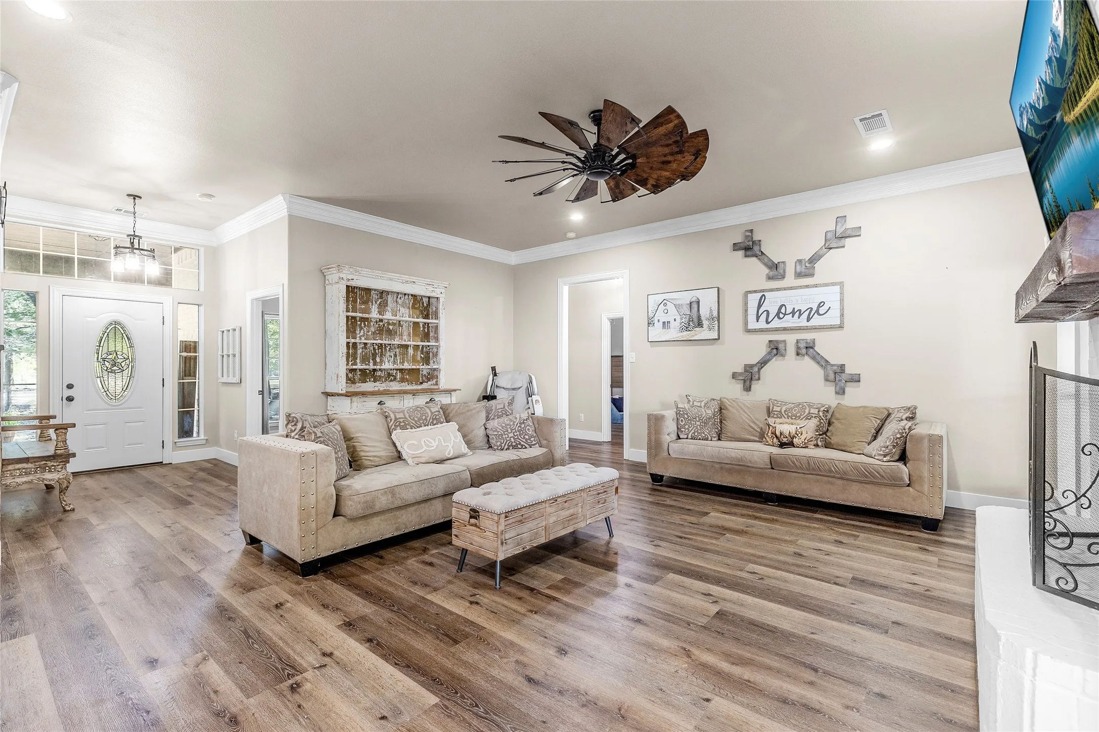 Single Family Residence For Sale in Hunt County , 6850 Deer Trail, Quinlan, Texas 75474, 9 Bedroom, 6 Bathroom, 2 Garage spaces, 4,800 Sqft, built in 2007, mls#21406517, Real Estate Agent in Quinlan, Homes For Sale in Hunt county, Homes For Sale in Quinlan, Realtor in Quinlan Texas, Real Estate Brokerage Independent Realty Texas, Luminita Cordes Realtor