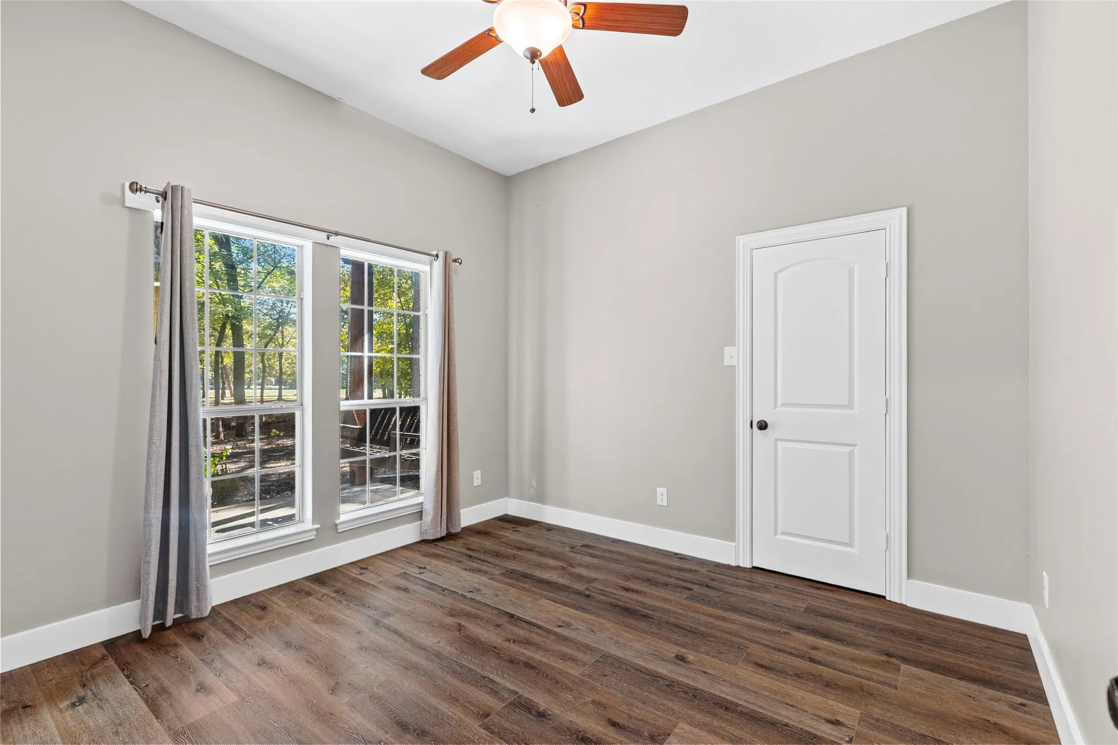 Single Family Residence For Sale in Hunt County , 6850 Deer Trail, Quinlan, Texas 75474, 9 Bedroom, 6 Bathroom, 2 Garage spaces, 4,800 Sqft, built in 2007, mls#21406517, Real Estate Agent in Quinlan, Homes For Sale in Hunt county, Homes For Sale in Quinlan, Realtor in Quinlan Texas, Real Estate Brokerage Independent Realty Texas, Luminita Cordes Realtor