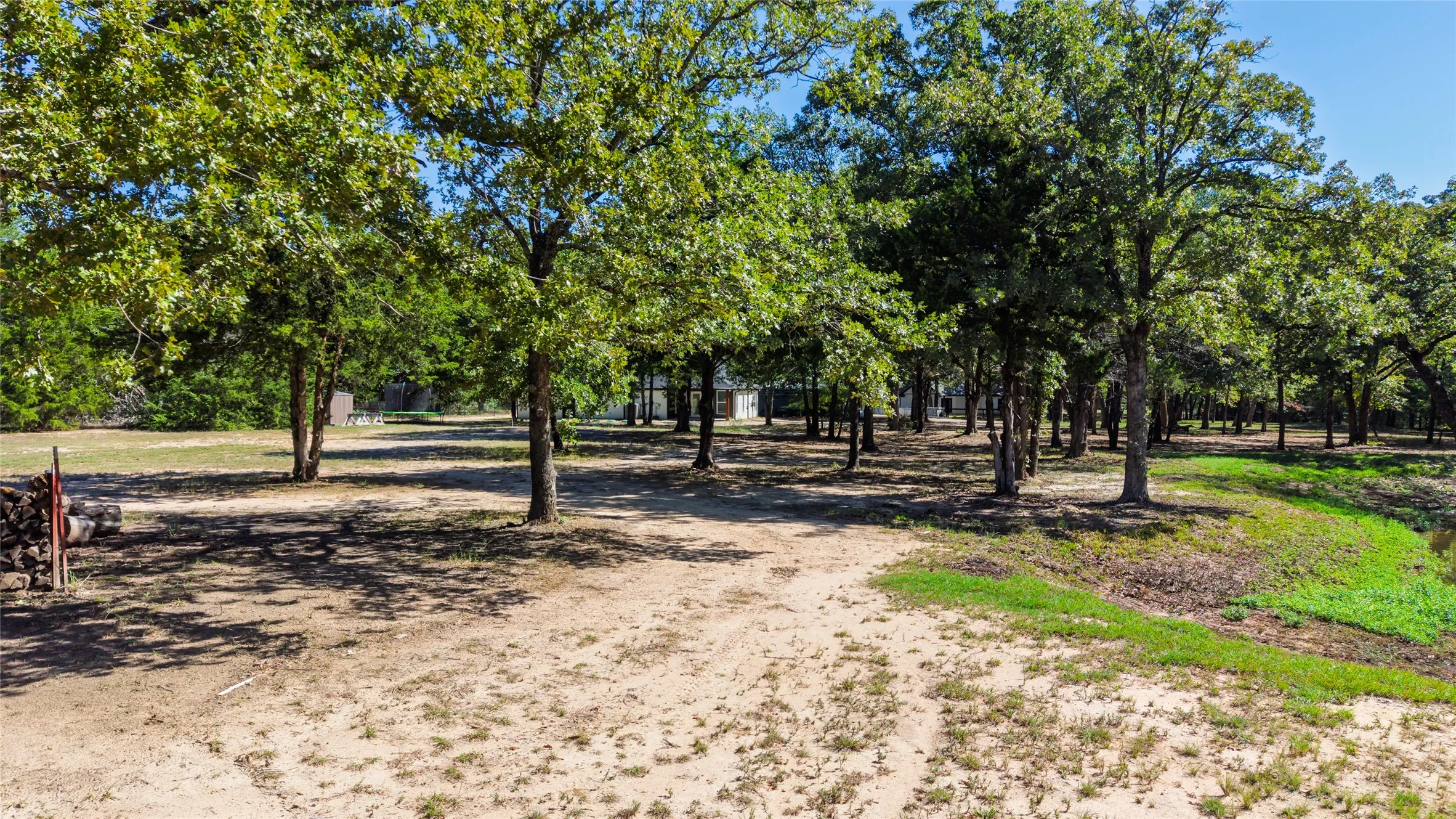 Single Family Residence For Sale in Hunt County , 6850 Deer Trail, Quinlan, Texas 75474, 9 Bedroom, 6 Bathroom, 2 Garage spaces, 4,800 Sqft, built in 2007, mls#21406517, Real Estate Agent in Quinlan, Homes For Sale in Hunt county, Homes For Sale in Quinlan, Realtor in Quinlan Texas, Real Estate Brokerage Independent Realty Texas, Luminita Cordes Realtor