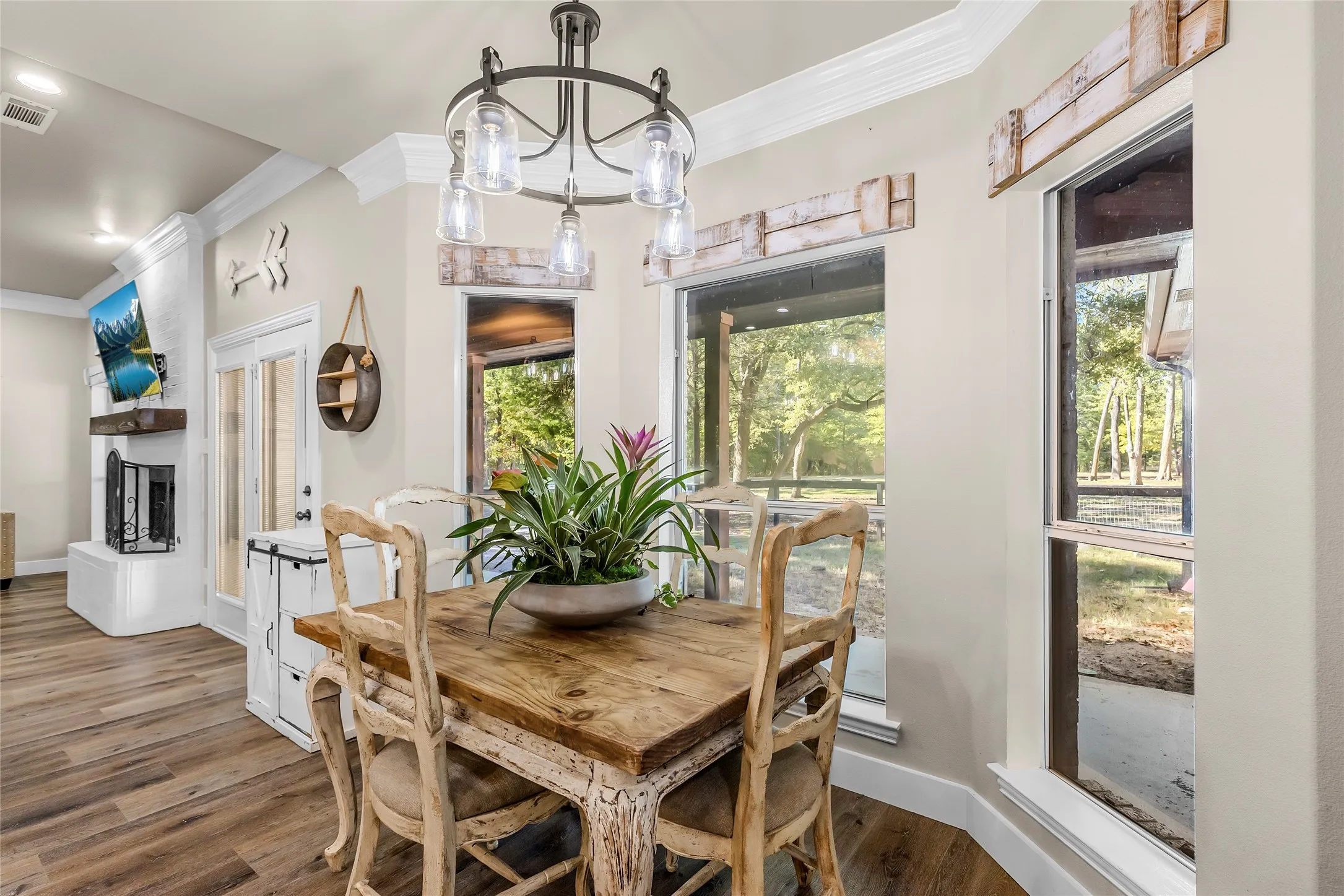 Single Family Residence For Sale in Hunt County , 6850 Deer Trail, Quinlan, Texas 75474, 9 Bedroom, 6 Bathroom, 2 Garage spaces, 4,800 Sqft, built in 2007, mls#21406517, Real Estate Agent in Quinlan, Homes For Sale in Hunt county, Homes For Sale in Quinlan, Realtor in Quinlan Texas, Real Estate Brokerage Independent Realty Texas, Luminita Cordes Realtor