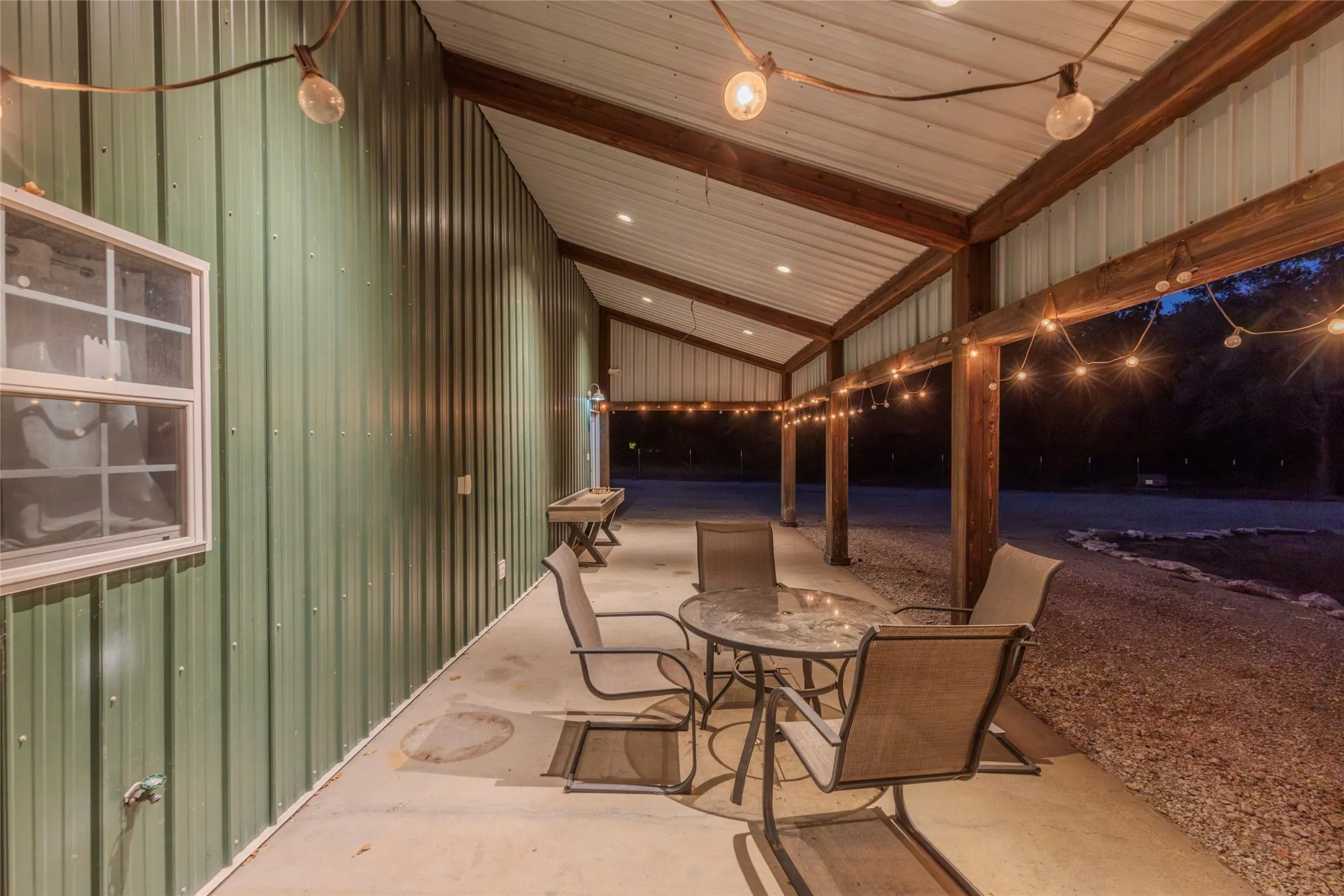 Single Family Residence For Sale in Hunt County , 6850 Deer Trail, Quinlan, Texas 75474, 9 Bedroom, 6 Bathroom, 2 Garage spaces, 4,800 Sqft, built in 2007, mls#21406517, Real Estate Agent in Quinlan, Homes For Sale in Hunt county, Homes For Sale in Quinlan, Realtor in Quinlan Texas, Real Estate Brokerage Independent Realty Texas, Luminita Cordes Realtor