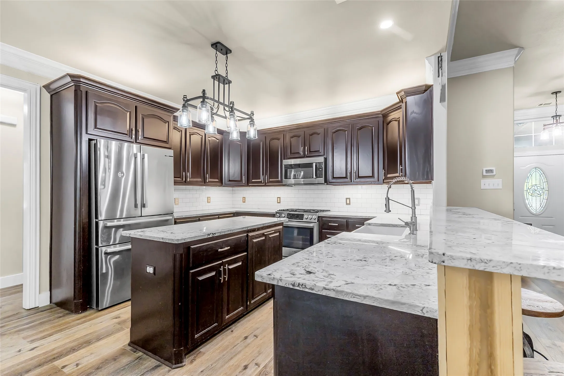 Single Family Residence For Sale in Hunt County , 6850 Deer Trail, Quinlan, Texas 75474, 9 Bedroom, 6 Bathroom, 2 Garage spaces, 4,800 Sqft, built in 2007, mls#21406517, Real Estate Agent in Quinlan, Homes For Sale in Hunt county, Homes For Sale in Quinlan, Realtor in Quinlan Texas, Real Estate Brokerage Independent Realty Texas, Luminita Cordes Realtor