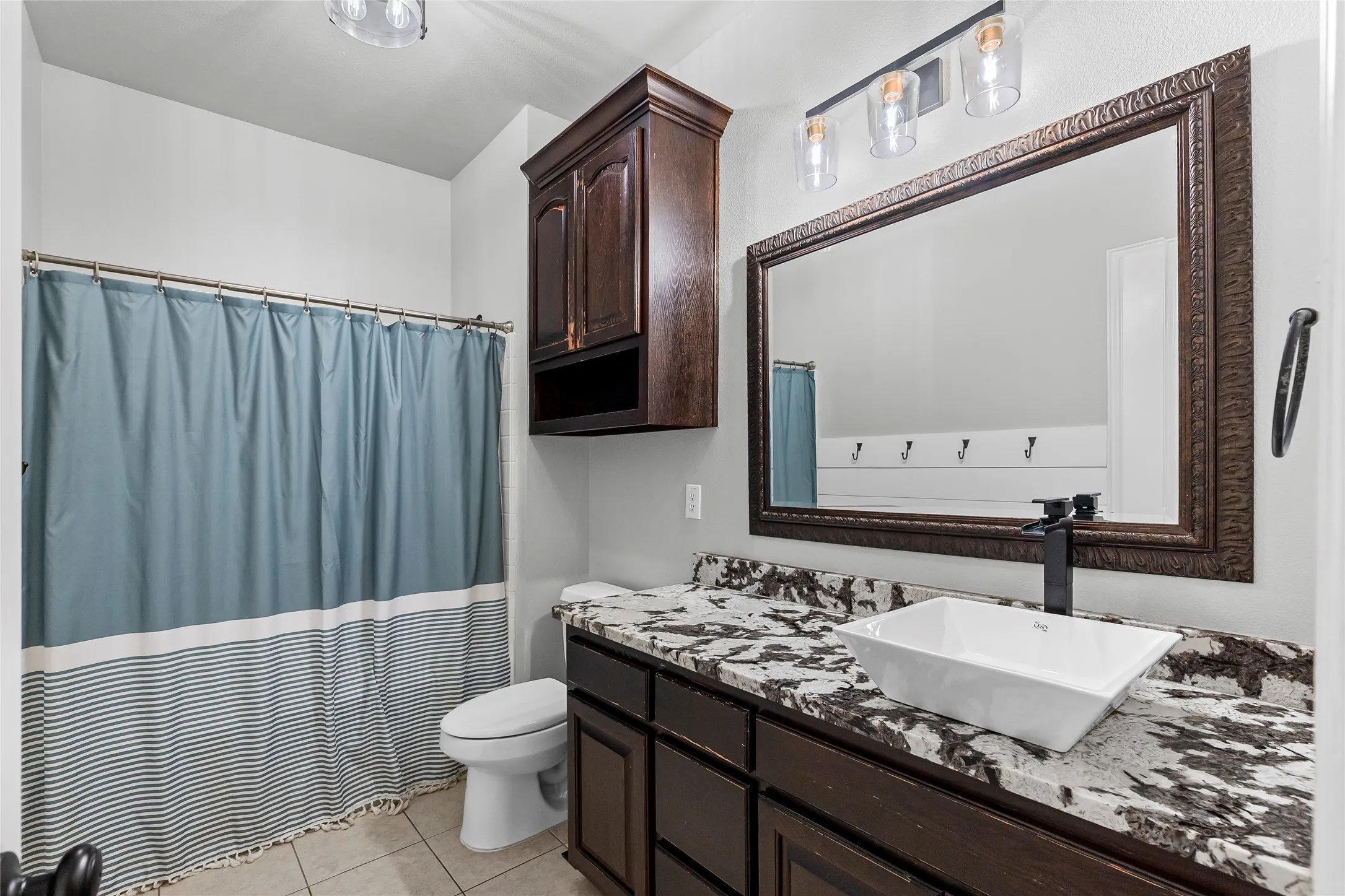 Single Family Residence For Sale in Hunt County , 6850 Deer Trail, Quinlan, Texas 75474, 9 Bedroom, 6 Bathroom, 2 Garage spaces, 4,800 Sqft, built in 2007, mls#21406517, Real Estate Agent in Quinlan, Homes For Sale in Hunt county, Homes For Sale in Quinlan, Realtor in Quinlan Texas, Real Estate Brokerage Independent Realty Texas, Luminita Cordes Realtor
