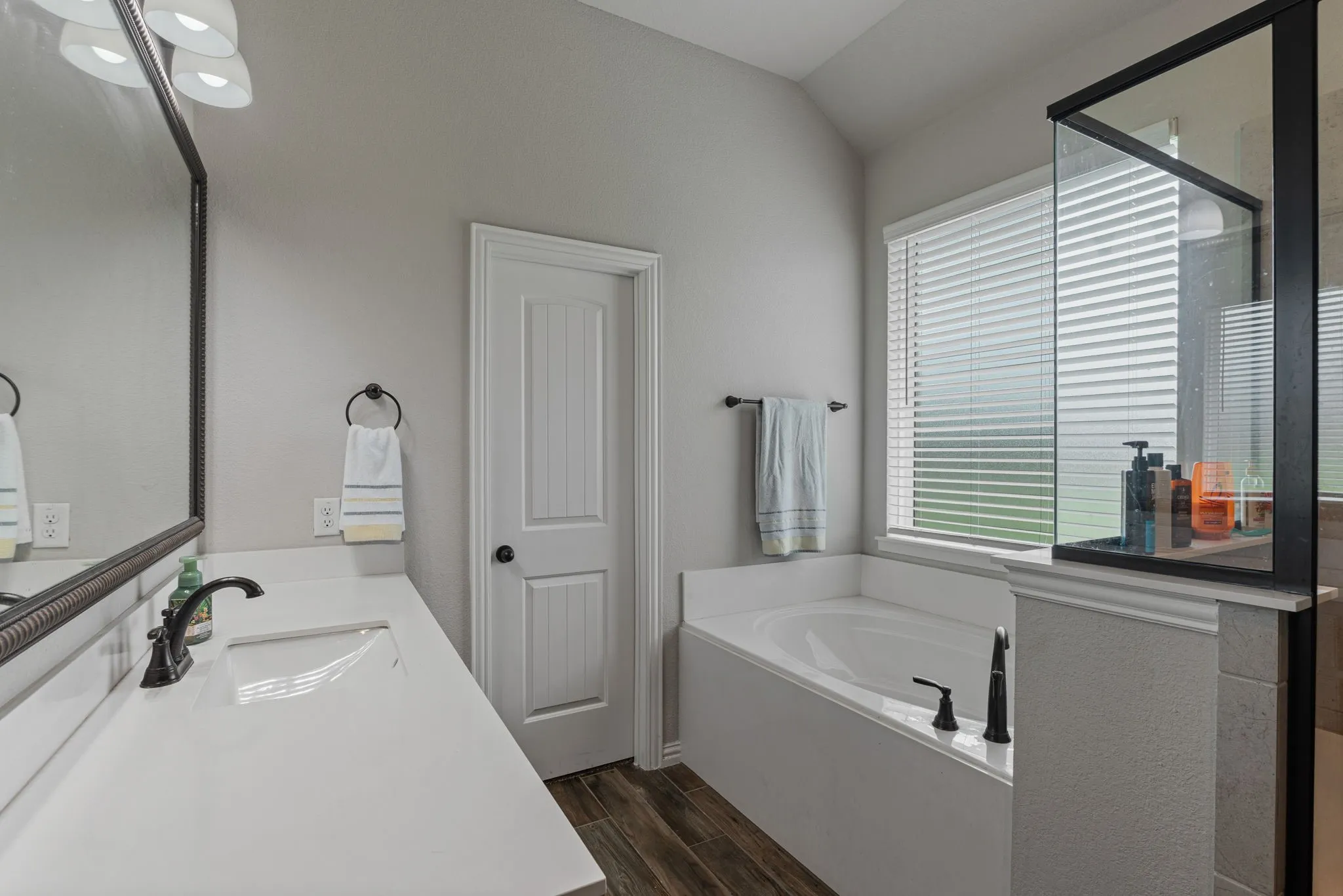 Single Family Residence For Rent in Collin County , 1089 Emilia Drive, Farmersville, Texas 75442, 4 Bedroom, 3 Bathroom, 3 Garage spaces, 2,525 Sqft, built in 2021, mls#21407758, Real Estate Agent in Farmersville, Homes For Rent in Collin county, Homes For Rent in Farmersville, Realtor in Farmersville Texas, Real Estate Brokerage Independent Realty Texas, Luminita Cordes Realtor