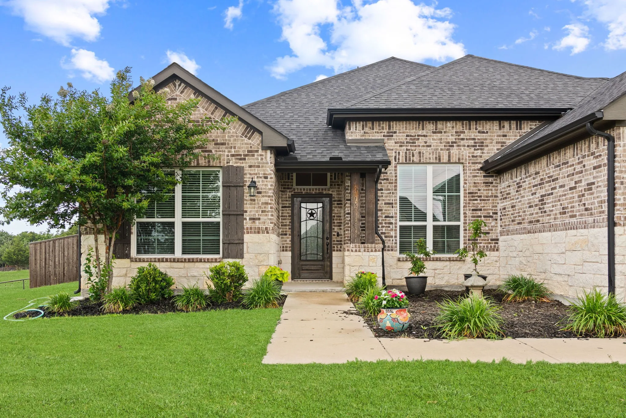 Single Family Residence For Rent in Collin County , 1089 Emilia Drive, Farmersville, Texas 75442, 4 Bedroom, 3 Bathroom, 3 Garage spaces, 2,525 Sqft, built in 2021, mls#21407758, Real Estate Agent in Farmersville, Homes For Rent in Collin county, Homes For Rent in Farmersville, Realtor in Farmersville Texas, Real Estate Brokerage Independent Realty Texas, Luminita Cordes Realtor