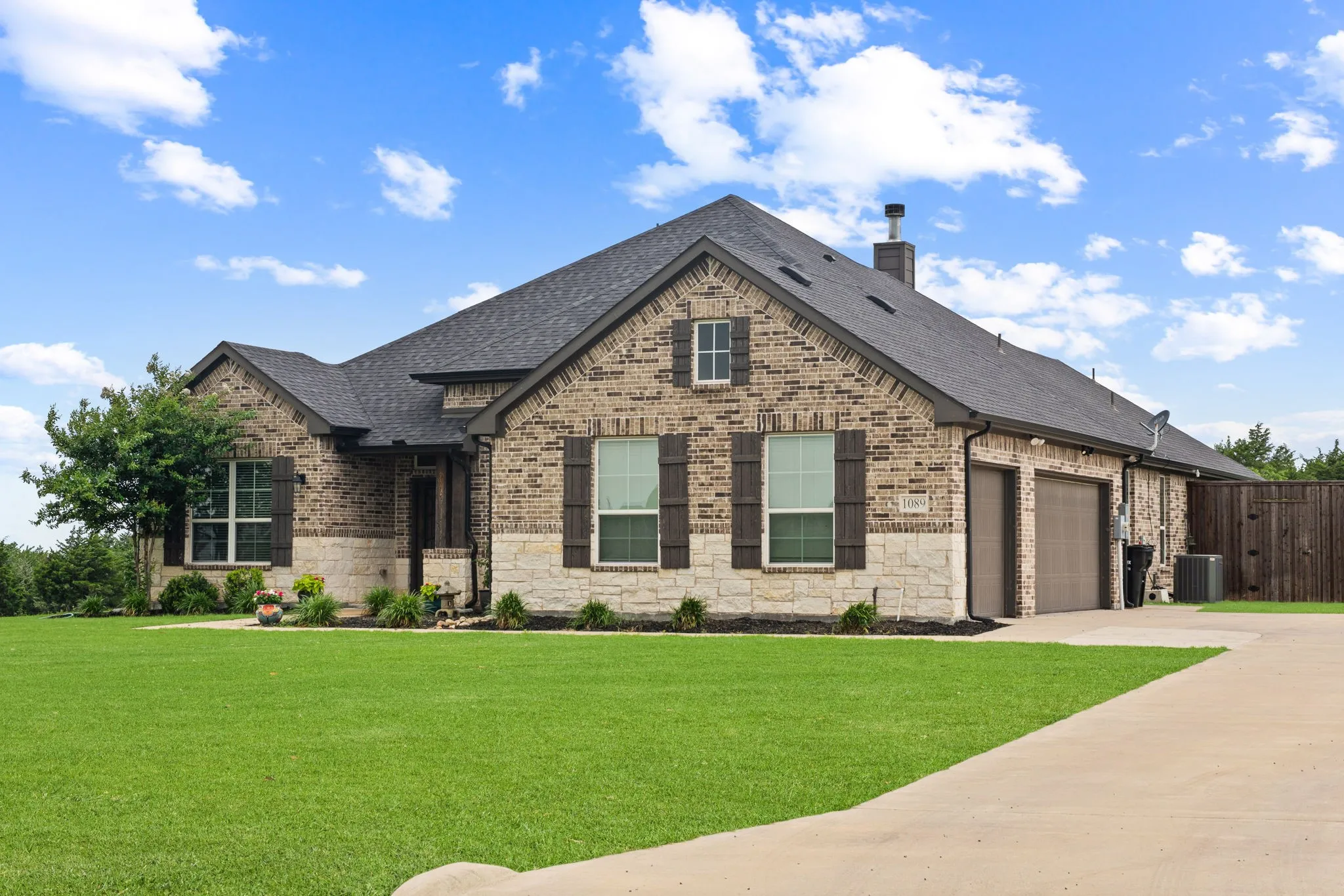 Single Family Residence For Rent in Collin County , 1089 Emilia Drive, Farmersville, Texas 75442, 4 Bedroom, 3 Bathroom, 3 Garage spaces, 2,525 Sqft, built in 2021, mls#21407758, Real Estate Agent in Farmersville, Homes For Rent in Collin county, Homes For Rent in Farmersville, Realtor in Farmersville Texas, Real Estate Brokerage Independent Realty Texas, Luminita Cordes Realtor