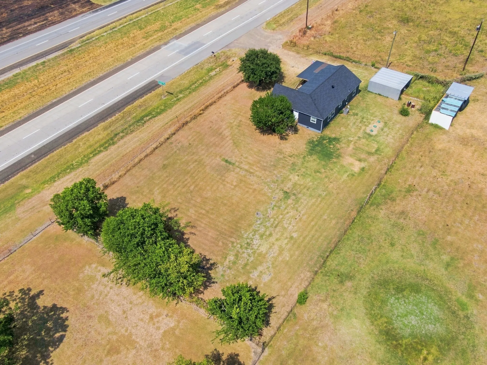 Single Family Residence For Rent in Navarro County , 6575 W State Highway 31, Corsicana, Texas 75110, 3 Bedroom, 2 Bathroom, Garage spaces, 1,264 Sqft, built in 0, mls#21403913, Real Estate Agent in Corsicana, Homes For Rent in Navarro county, Homes For Rent in Corsicana, Realtor in Corsicana Texas, Real Estate Brokerage Independent Realty Texas, Luminita Cordes Realtor