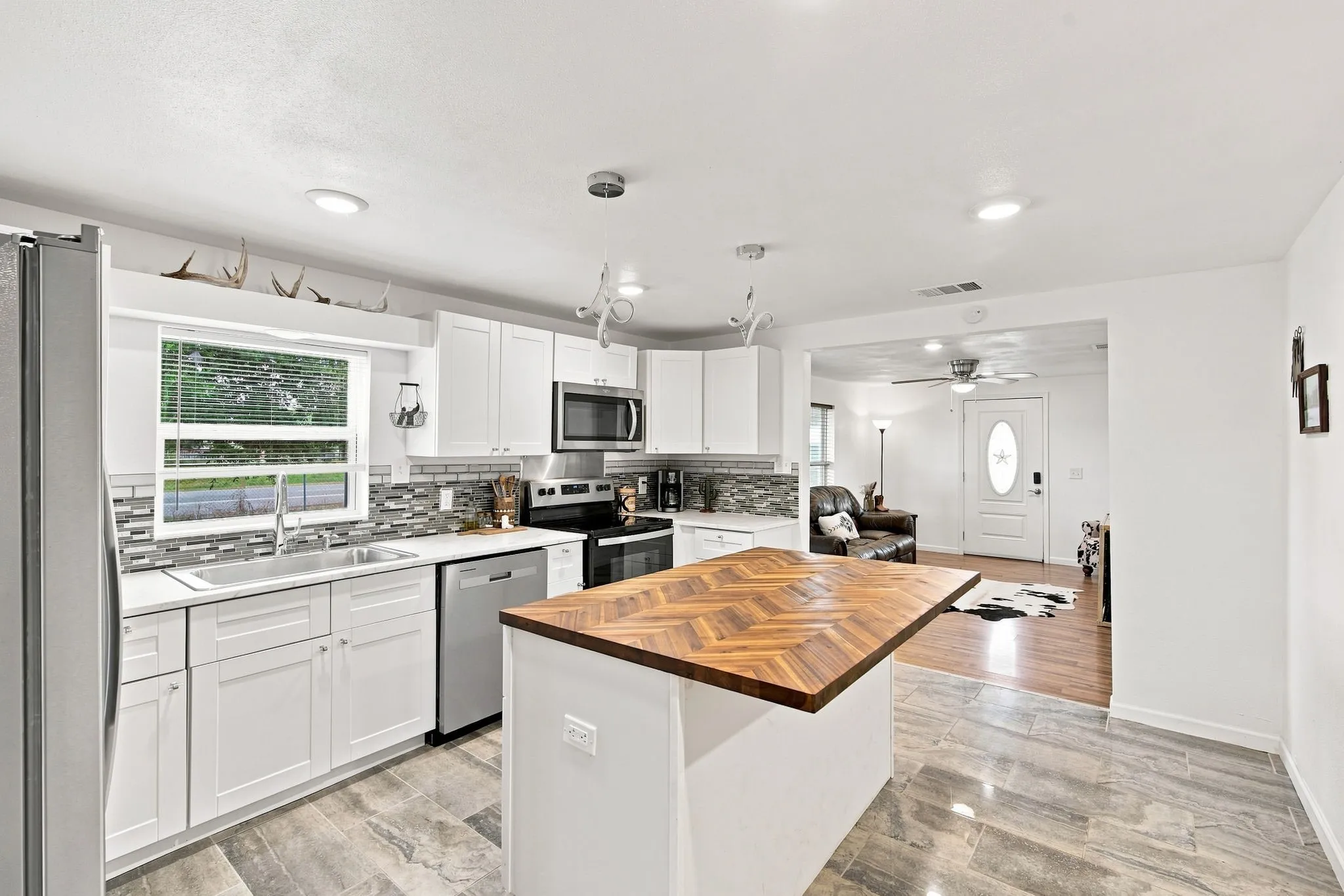 Single Family Residence For Rent in Navarro County , 6575 W State Highway 31, Corsicana, Texas 75110, 3 Bedroom, 2 Bathroom, Garage spaces, 1,264 Sqft, built in 0, mls#21403913, Real Estate Agent in Corsicana, Homes For Rent in Navarro county, Homes For Rent in Corsicana, Realtor in Corsicana Texas, Real Estate Brokerage Independent Realty Texas, Luminita Cordes Realtor