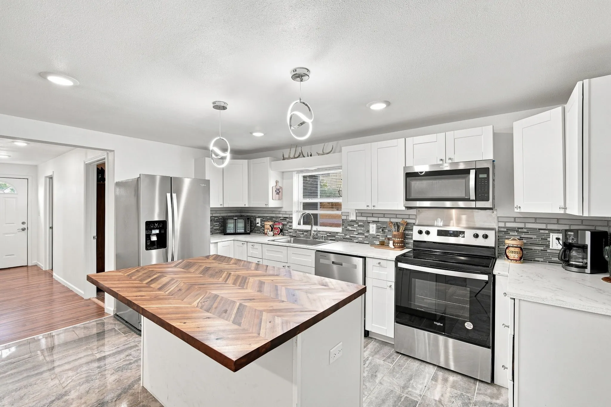 Single Family Residence For Rent in Navarro County , 6575 W State Highway 31, Corsicana, Texas 75110, 3 Bedroom, 2 Bathroom, Garage spaces, 1,264 Sqft, built in 0, mls#21403913, Real Estate Agent in Corsicana, Homes For Rent in Navarro county, Homes For Rent in Corsicana, Realtor in Corsicana Texas, Real Estate Brokerage Independent Realty Texas, Luminita Cordes Realtor