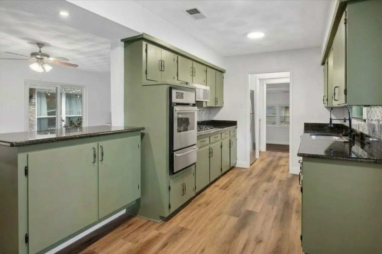 Single Family Residence For Sale in Dallas County , 8426 Baumgarten Drive, Dallas, Texas 75228, 4 Bedroom, 2 Bathroom, Garage spaces, 2,595 Sqft, built in 1964, mls#21408608, Real Estate Agent in Dallas, Homes For Sale in Dallas county, Homes For Sale in Dallas, Realtor in Dallas Texas, Real Estate Brokerage Independent Realty Texas, Luminita Cordes Realtor
