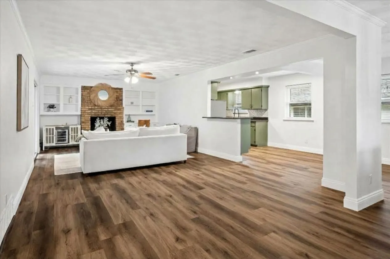 Single Family Residence For Sale in Dallas County , 8426 Baumgarten Drive, Dallas, Texas 75228, 4 Bedroom, 2 Bathroom, Garage spaces, 2,595 Sqft, built in 1964, mls#21408608, Real Estate Agent in Dallas, Homes For Sale in Dallas county, Homes For Sale in Dallas, Realtor in Dallas Texas, Real Estate Brokerage Independent Realty Texas, Luminita Cordes Realtor