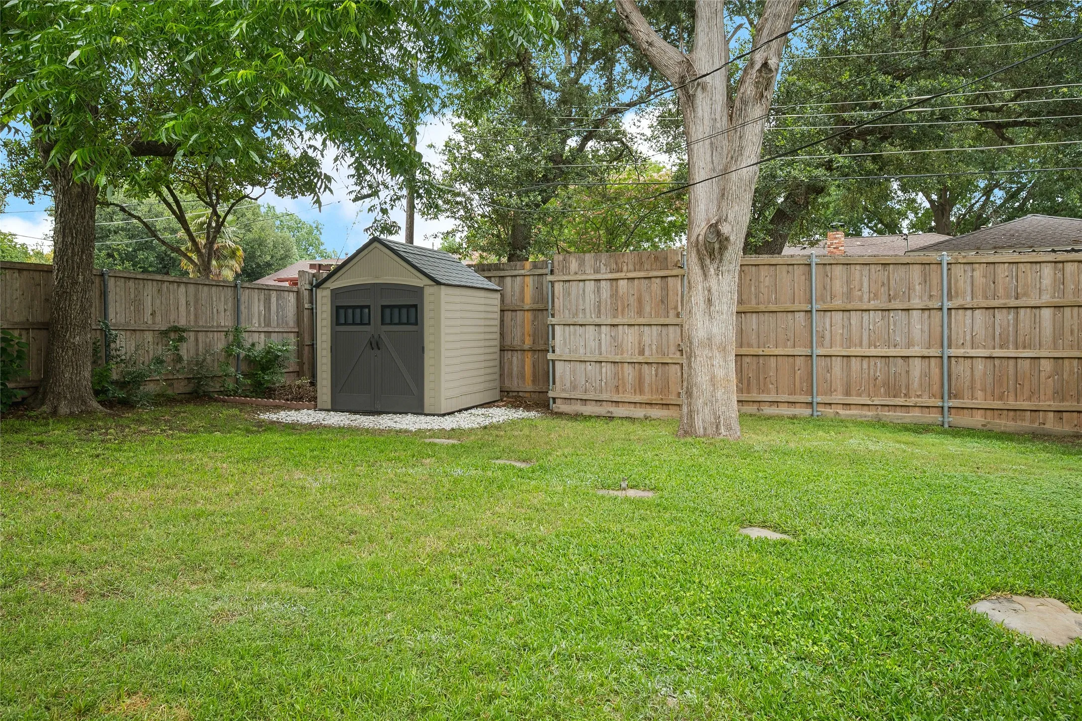 Single Family Residence For Sale in Dallas County , 8426 Baumgarten Drive, Dallas, Texas 75228, 4 Bedroom, 2 Bathroom, Garage spaces, 2,595 Sqft, built in 1964, mls#21408608, Real Estate Agent in Dallas, Homes For Sale in Dallas county, Homes For Sale in Dallas, Realtor in Dallas Texas, Real Estate Brokerage Independent Realty Texas, Luminita Cordes Realtor