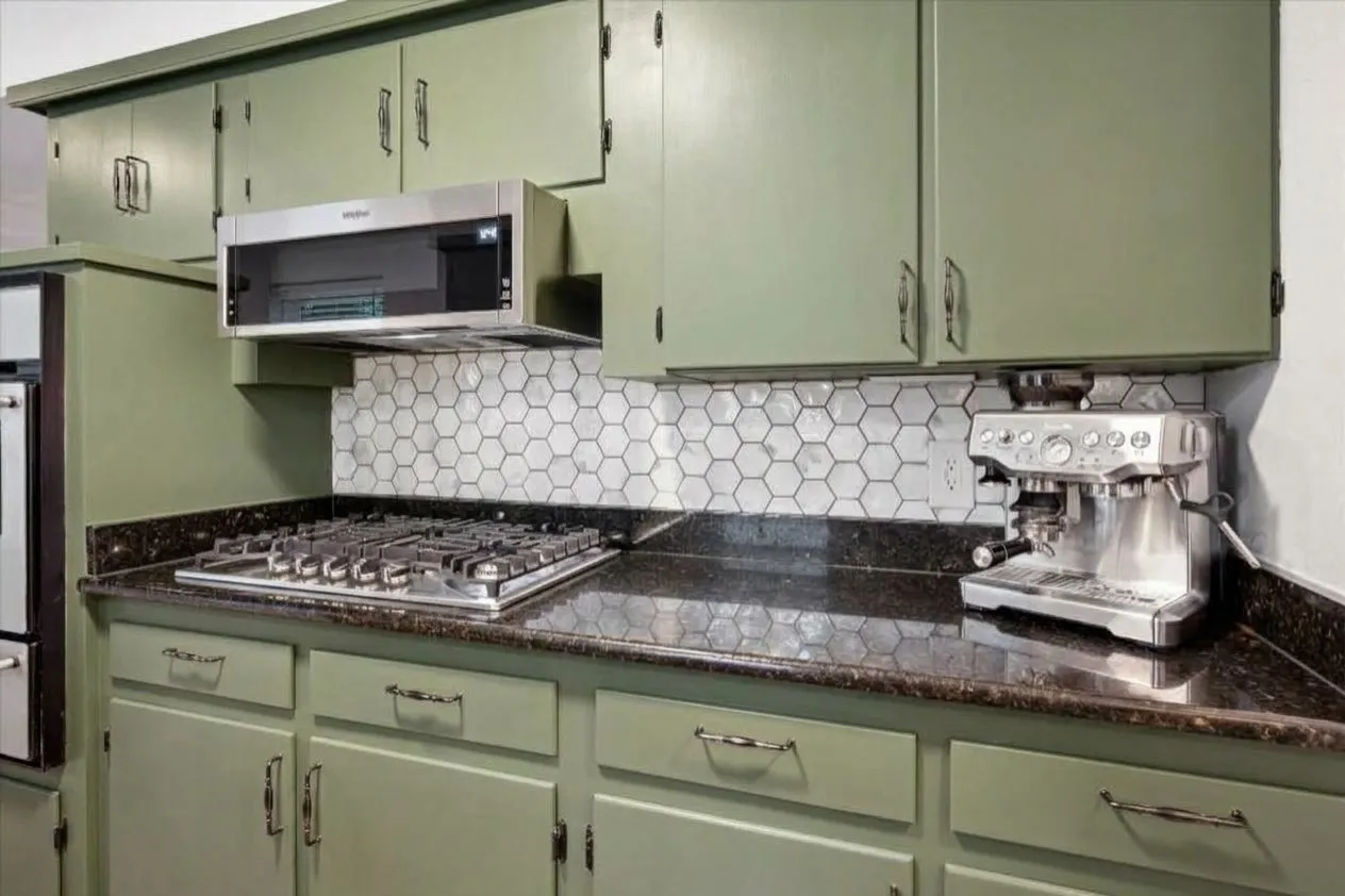 Single Family Residence For Sale in Dallas County , 8426 Baumgarten Drive, Dallas, Texas 75228, 4 Bedroom, 2 Bathroom, Garage spaces, 2,595 Sqft, built in 1964, mls#21408608, Real Estate Agent in Dallas, Homes For Sale in Dallas county, Homes For Sale in Dallas, Realtor in Dallas Texas, Real Estate Brokerage Independent Realty Texas, Luminita Cordes Realtor
