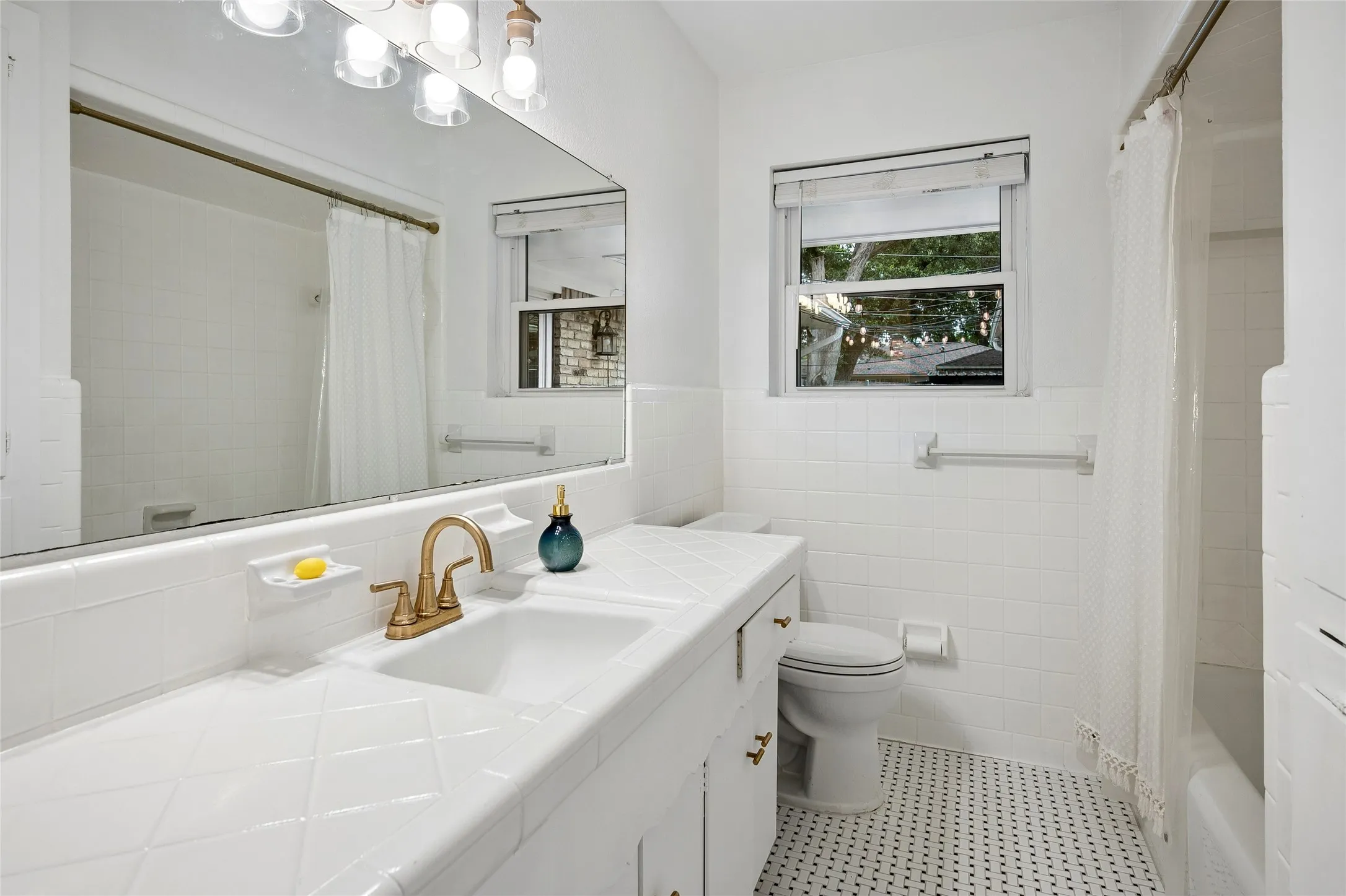 Single Family Residence For Sale in Dallas County , 8426 Baumgarten Drive, Dallas, Texas 75228, 4 Bedroom, 2 Bathroom, Garage spaces, 2,595 Sqft, built in 1964, mls#21408608, Real Estate Agent in Dallas, Homes For Sale in Dallas county, Homes For Sale in Dallas, Realtor in Dallas Texas, Real Estate Brokerage Independent Realty Texas, Luminita Cordes Realtor